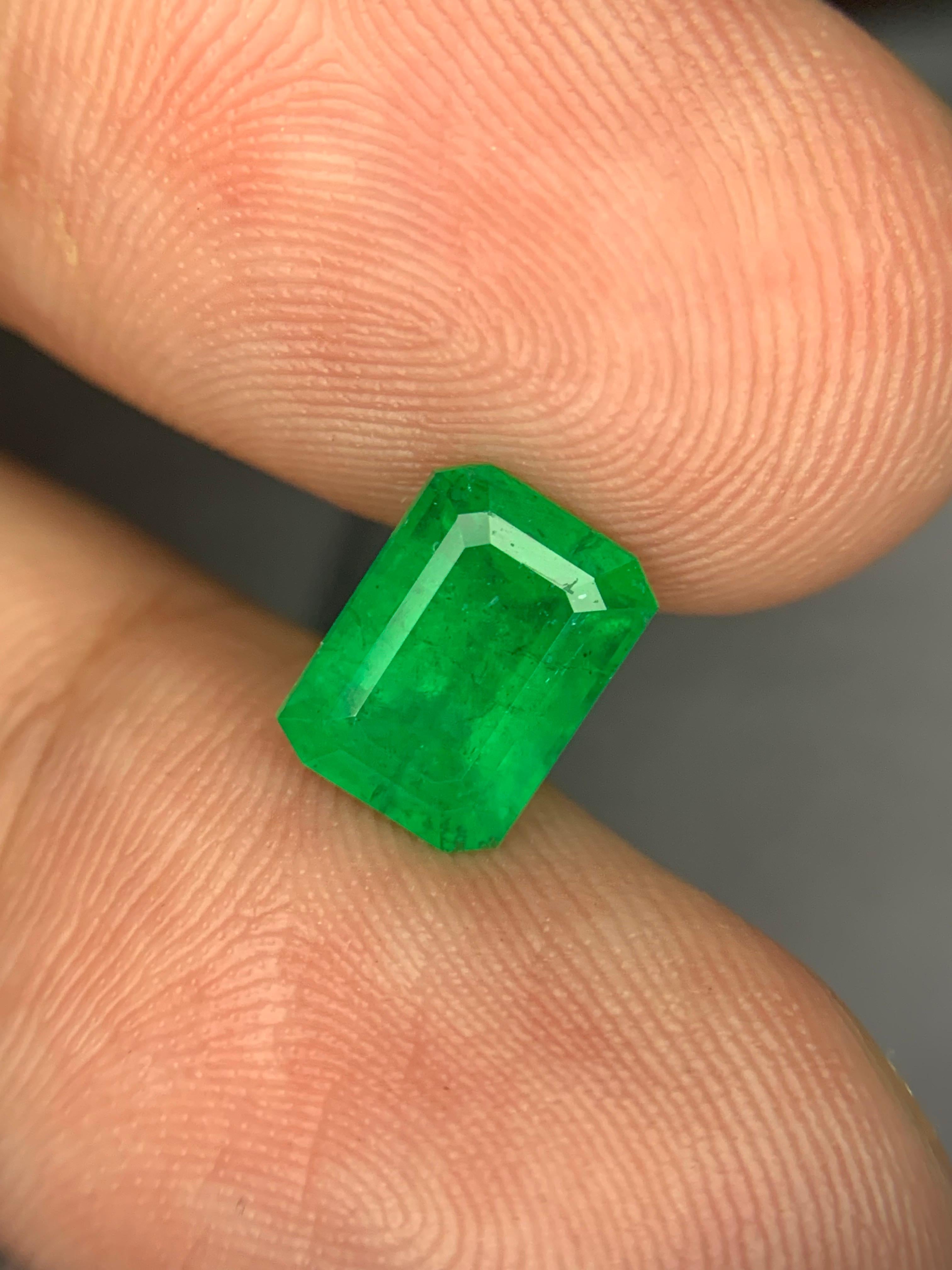 1.95 Carat Natural Loose Emerald Gemstone From Swat, Pakistan For Sale 4