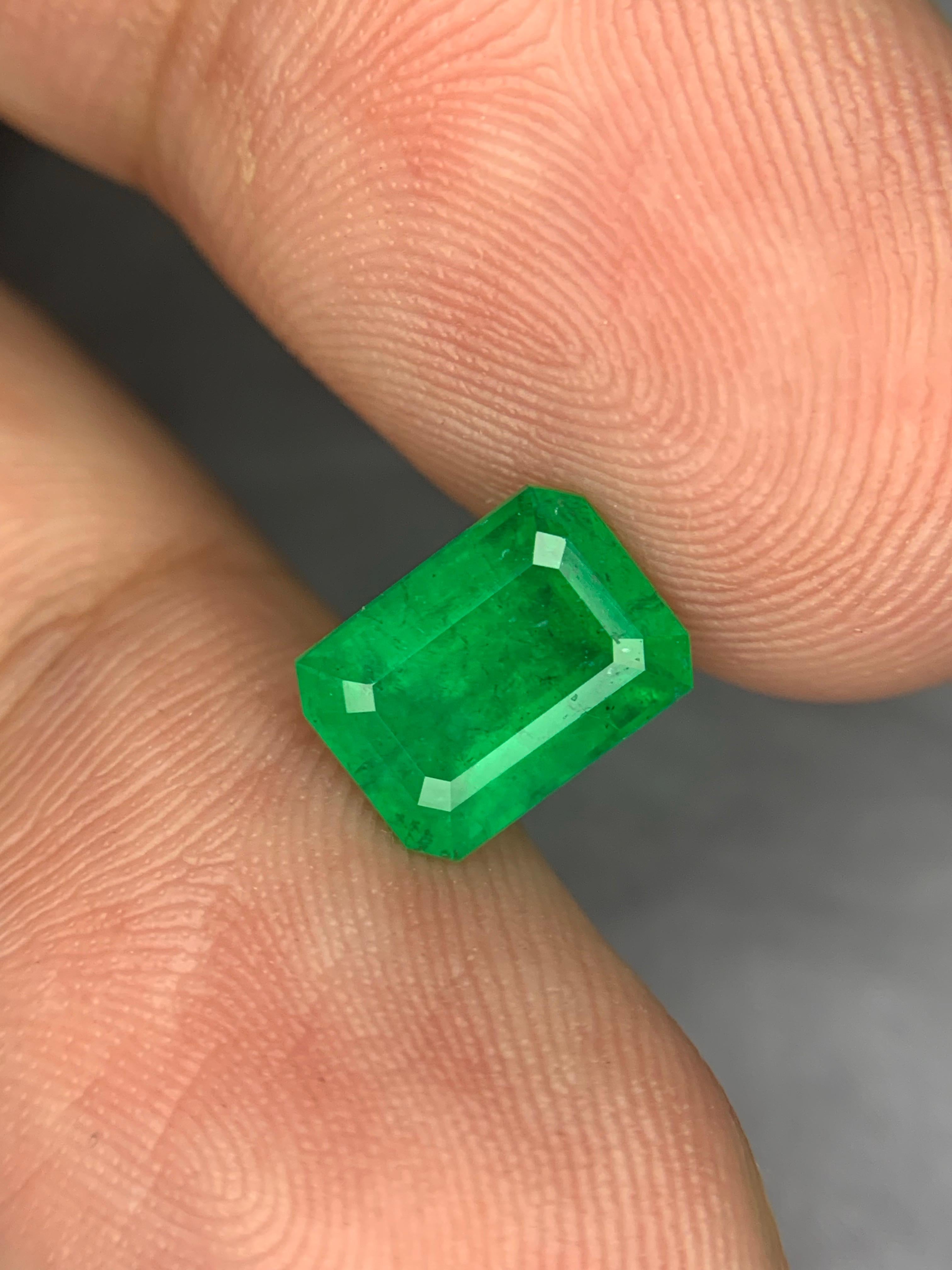 1.95 Carat Natural Loose Emerald Gemstone From Swat, Pakistan In New Condition For Sale In Peshawar, PK