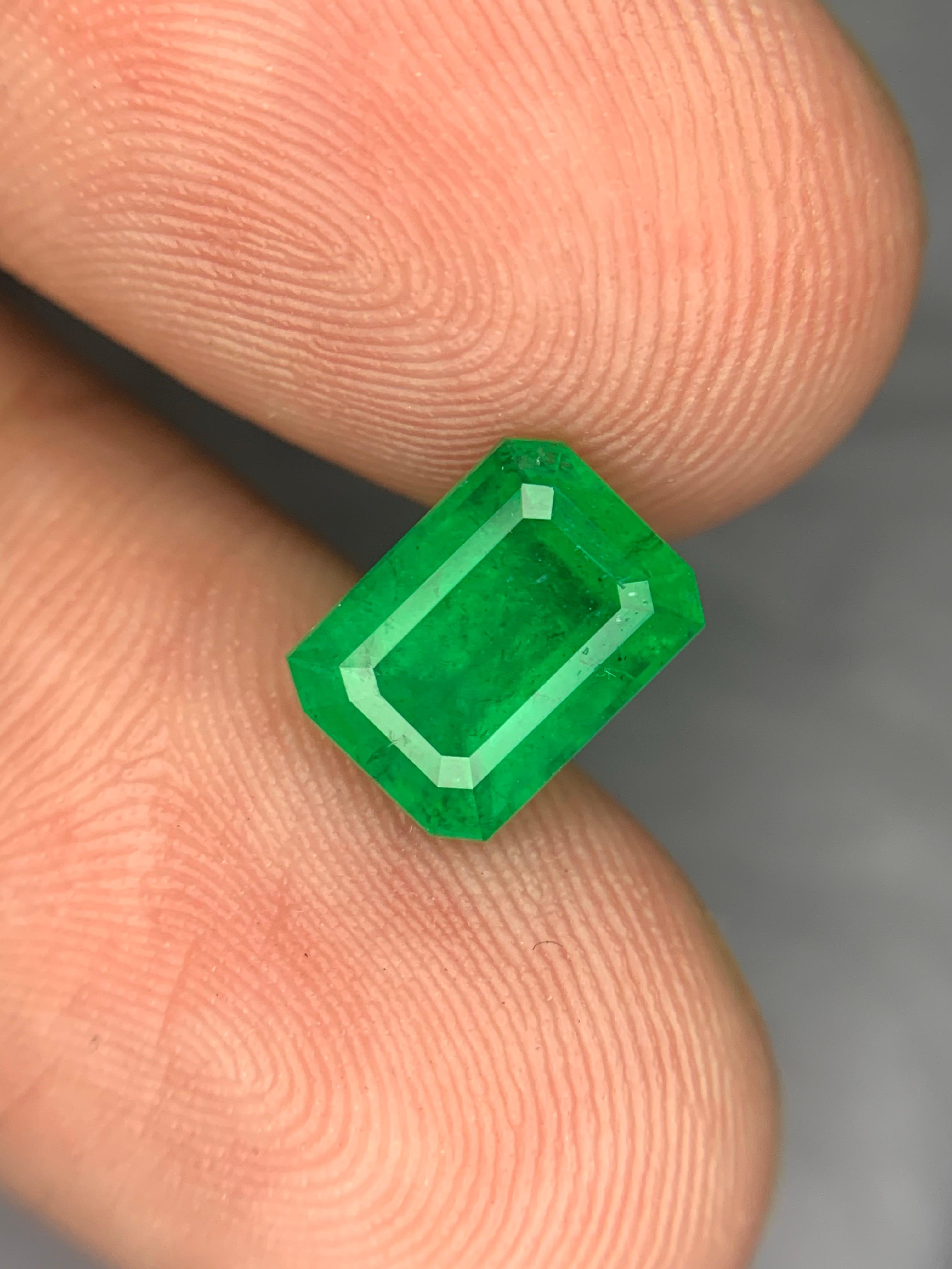 1.95 Carat Natural Loose Emerald Gemstone From Swat, Pakistan For Sale 1