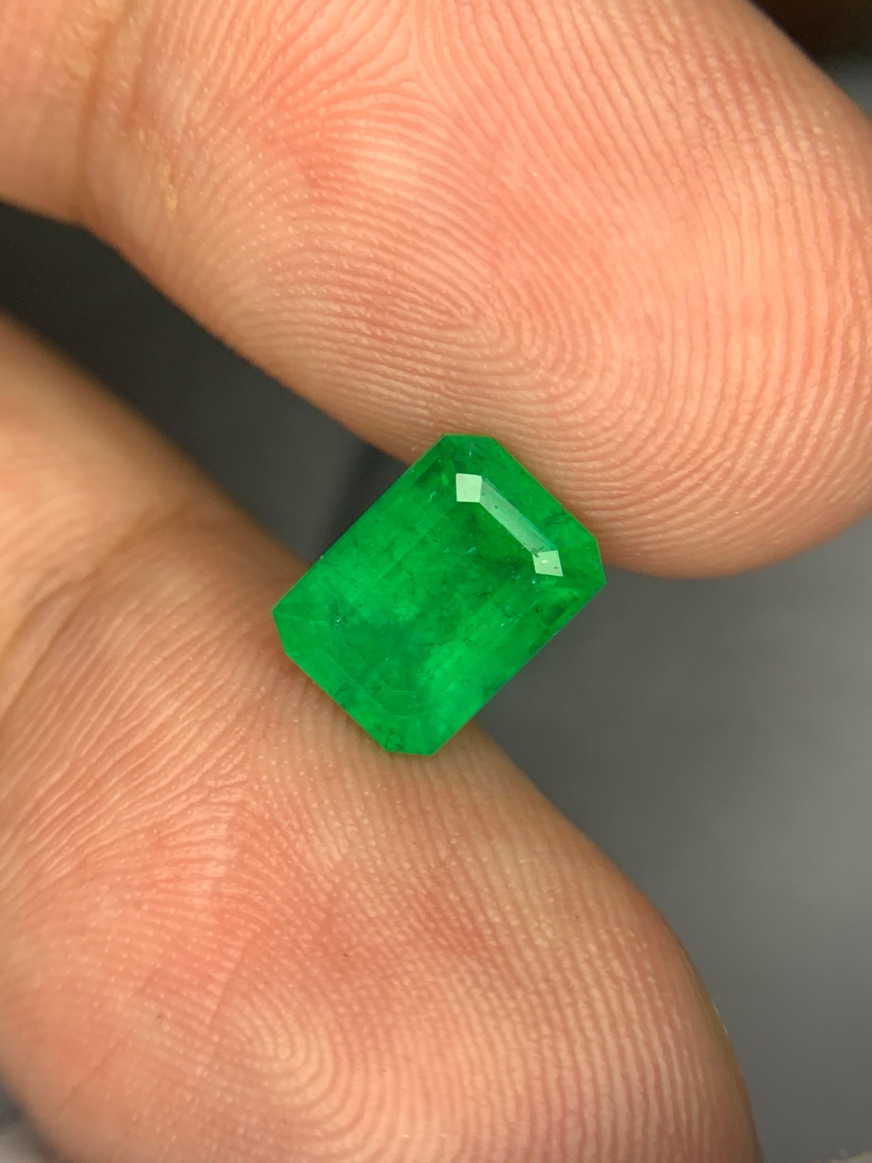 1.95 Carat Natural Loose Emerald Gemstone From Swat, Pakistan For Sale 2