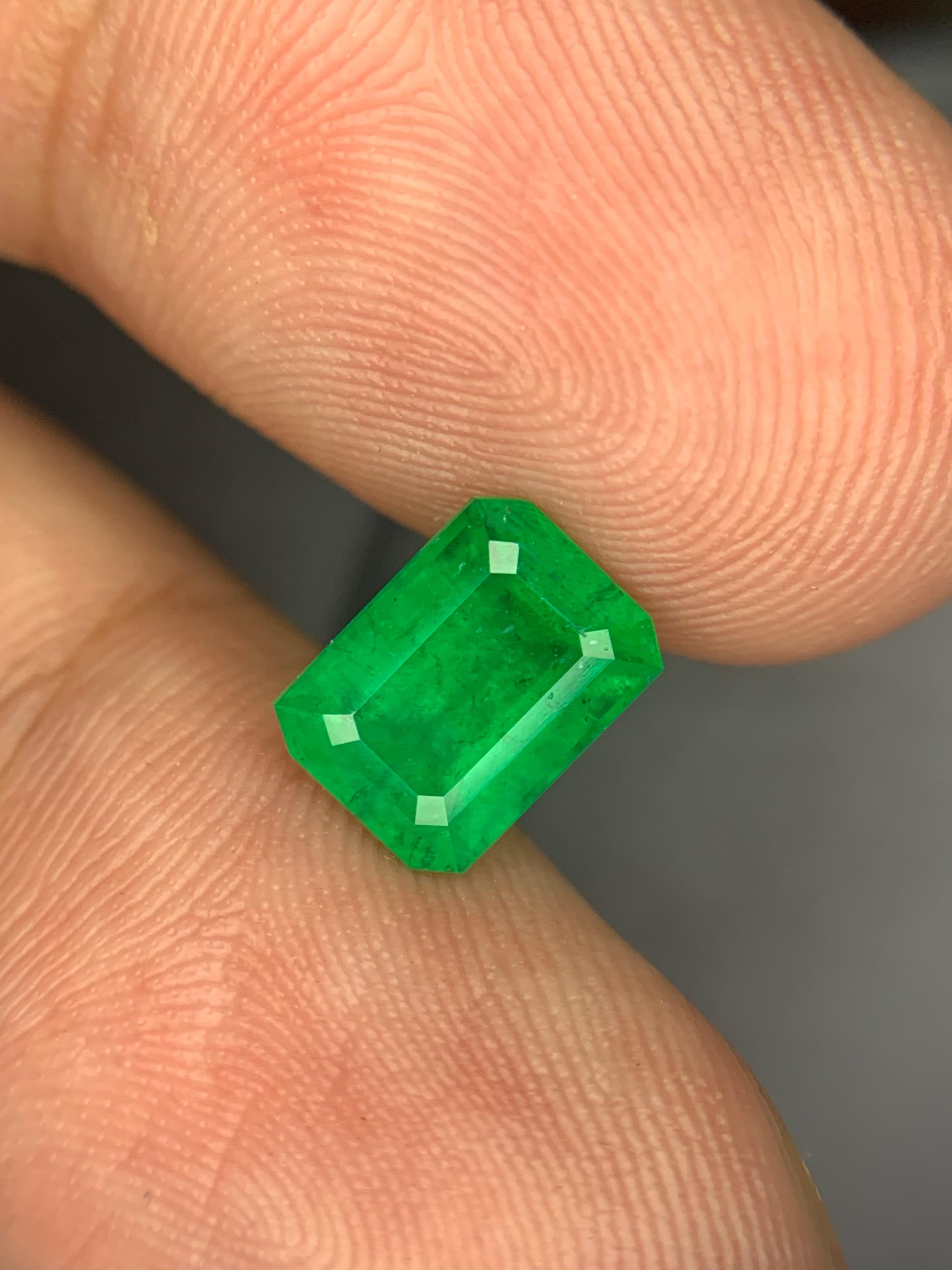 1.95 Carat Natural Loose Emerald Gemstone From Swat, Pakistan For Sale 3