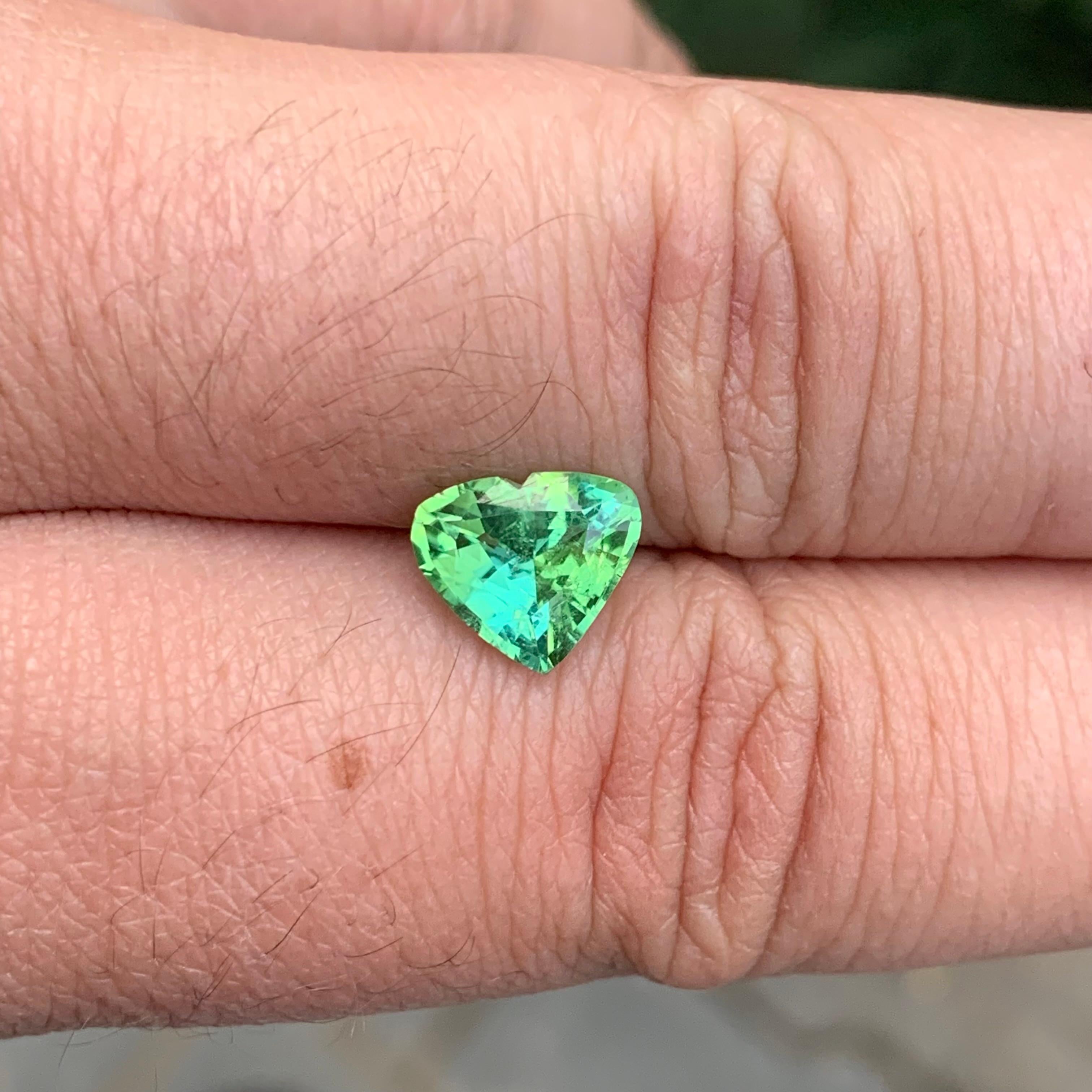 Taille cœur 1.95 Carat Natural Loose Green Tourmaline Heart Shape Gemstone (Tourmaline verte en forme de coeur) en vente