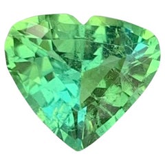 Gema natural suelta de turmalina verde en forma de corazón de 1,95 quilates