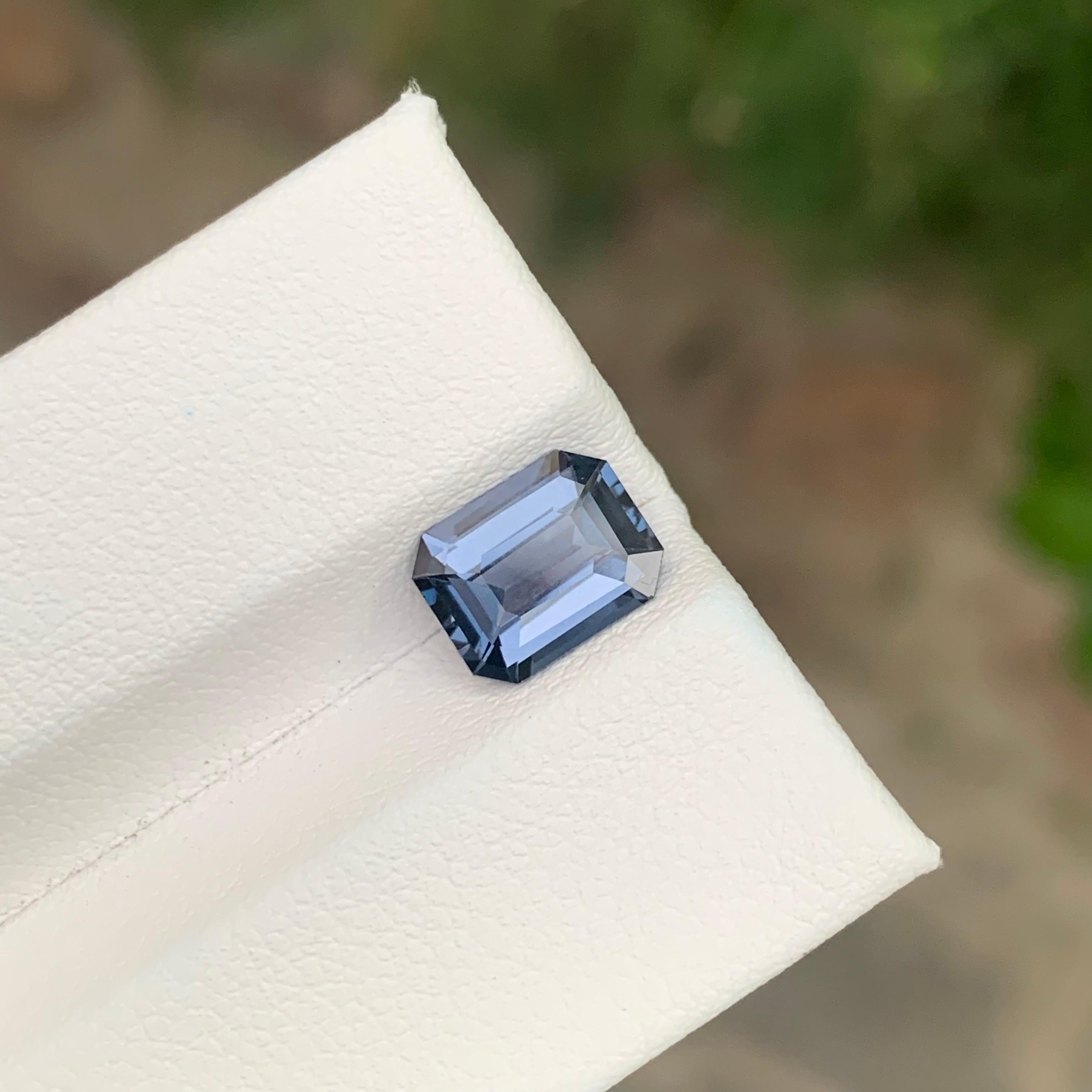 1.95 Carat Natural Loose Greyish Purple Spinel Emerald Shape Gemstone In New Condition For Sale In Peshawar, PK