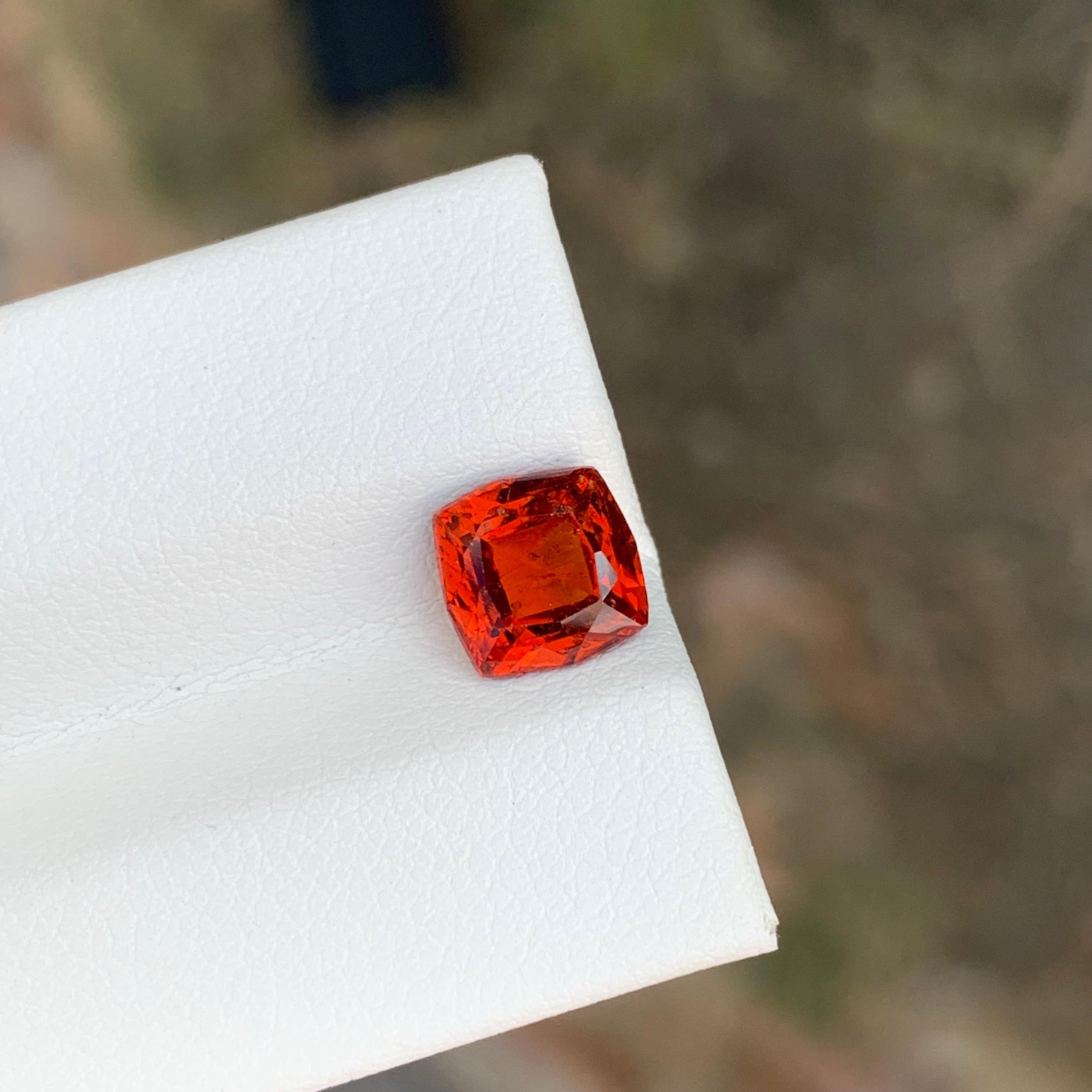Taille carrée 1.95 Carat Natural Loose Hessonite Garnet Square Cushion Shape Gemstone (pierre précieuse en forme de coussin) en vente