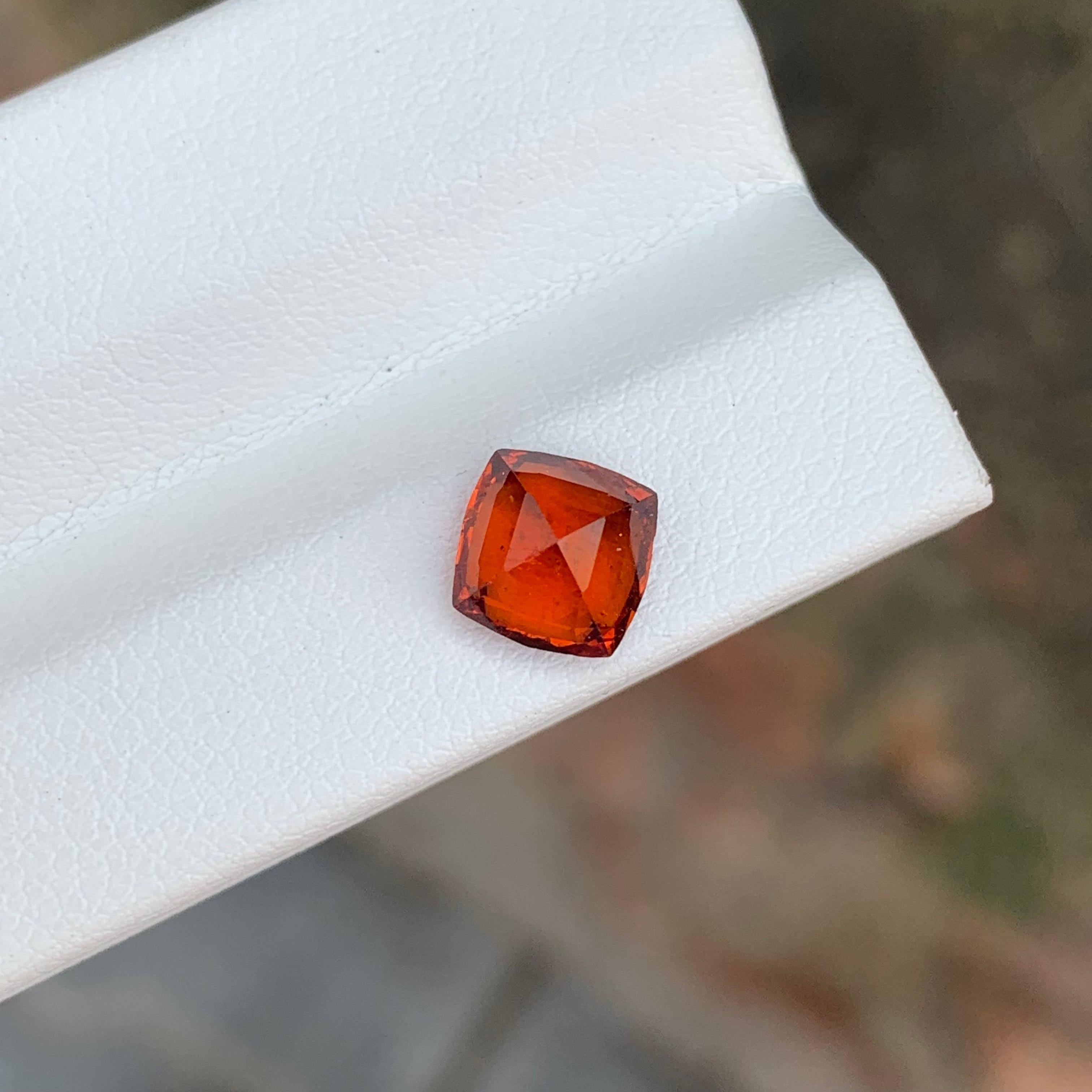 1.95 Carat Natural Loose Hessonite Garnet Square Cushion Shape Gemstone (pierre précieuse en forme de coussin) en vente 1