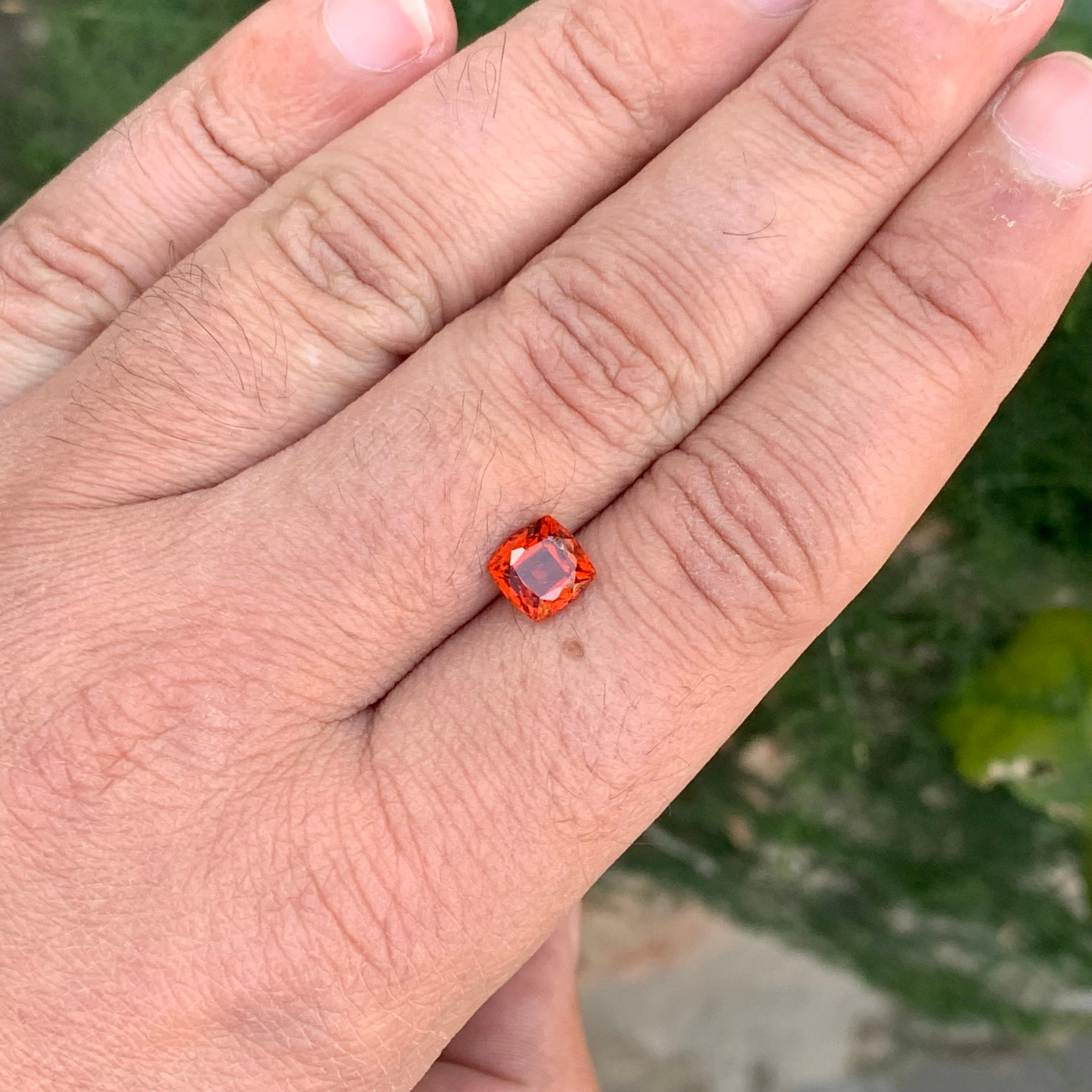 1.95 Carat Natural Loose Hessonite Garnet Square Cushion Shape Gemstone (pierre précieuse en forme de coussin) en vente 2