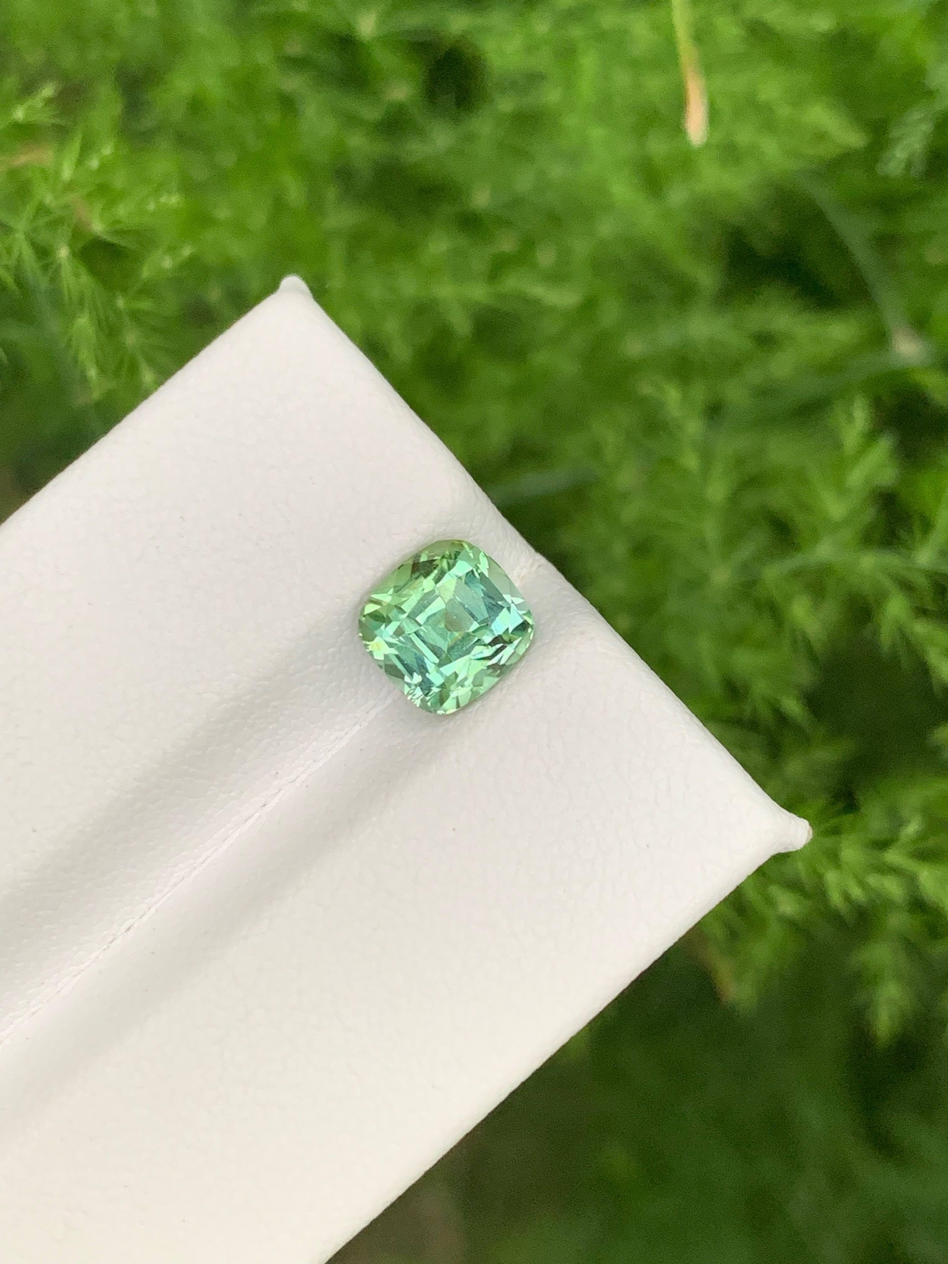 Moderne 1.95 Carat Natural Loose Mint Green Tourmaline Stone Cushion Cut Afghan Gemstone (pierre précieuse afghane) en vente