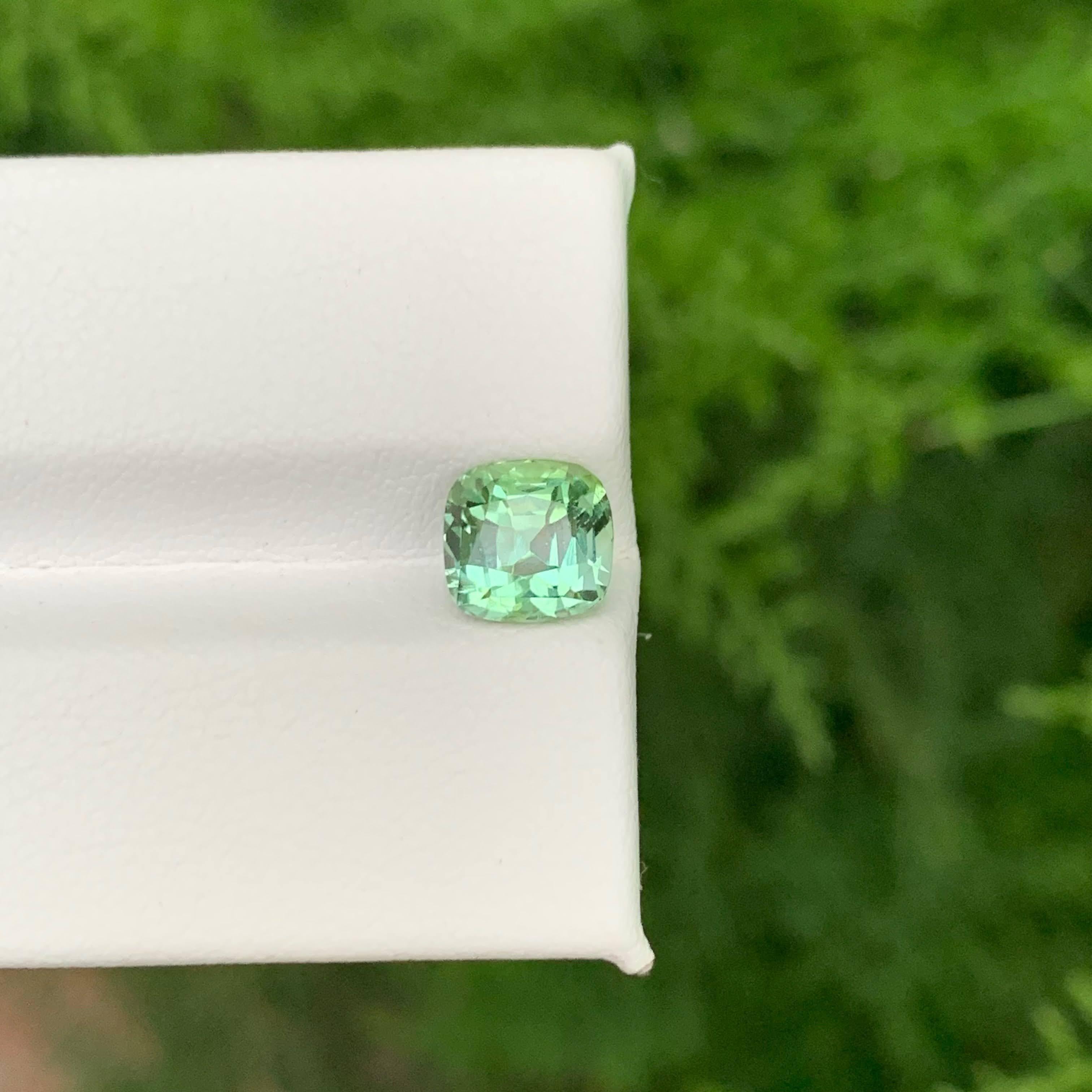1.95 Carat Natural Loose Mint Green Tourmaline Stone Cushion Cut Afghan Gemstone (pierre précieuse afghane) en vente 1