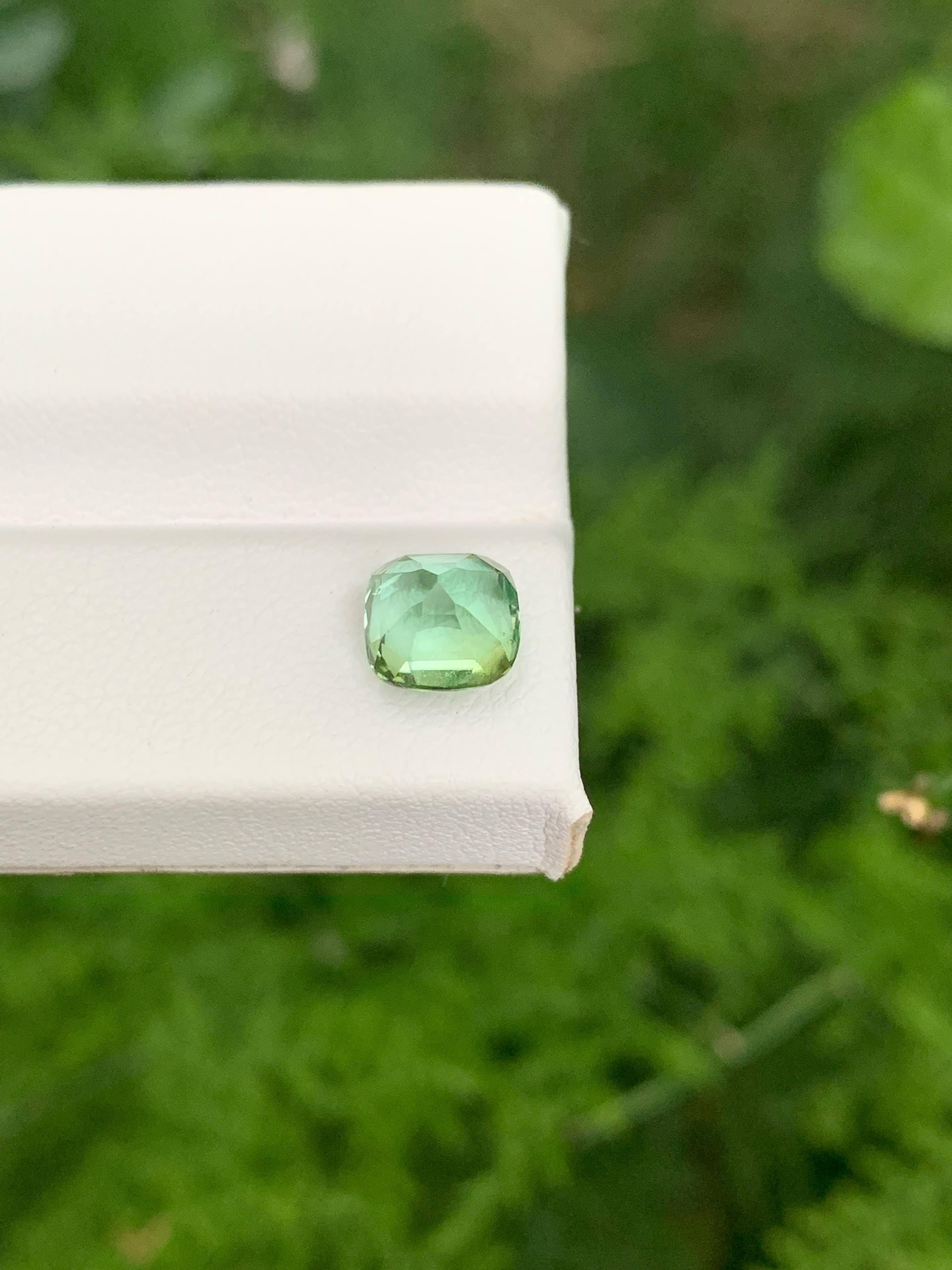 1.95 Carat Natural Loose Mint Green Tourmaline Stone Cushion Cut Afghan Gemstone (pierre précieuse afghane) en vente 3