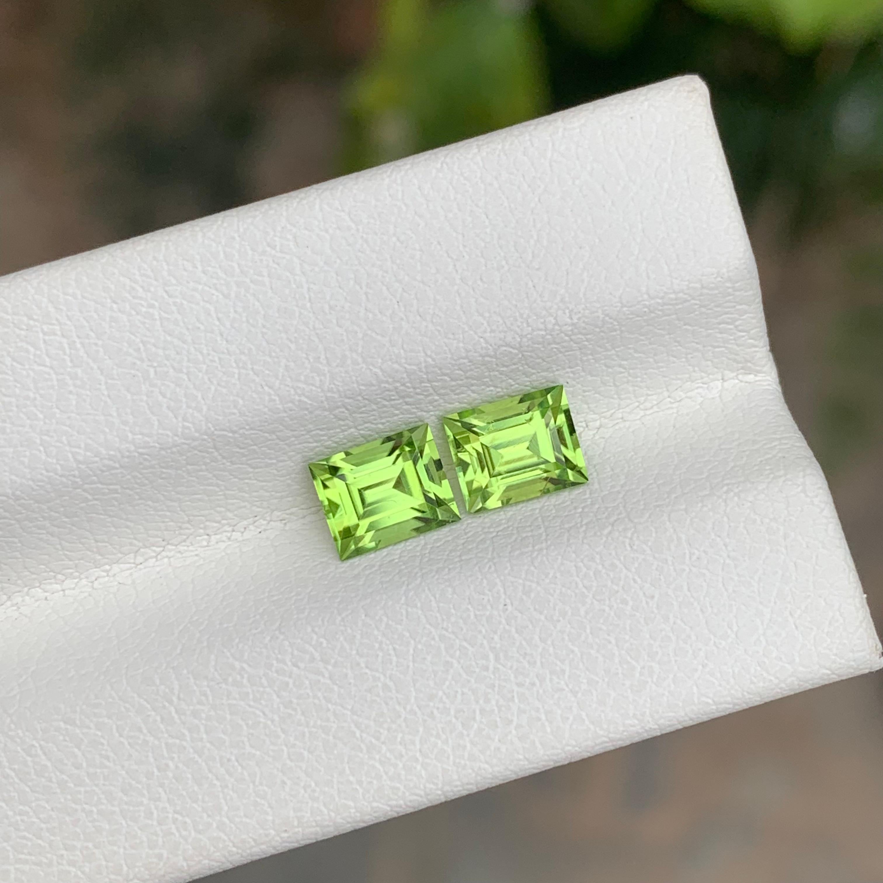 1,95 Karat natürlicher loser Peridot, Paar Baguette-Edelsteine in Baguette-Form, natürlich im Angebot 4