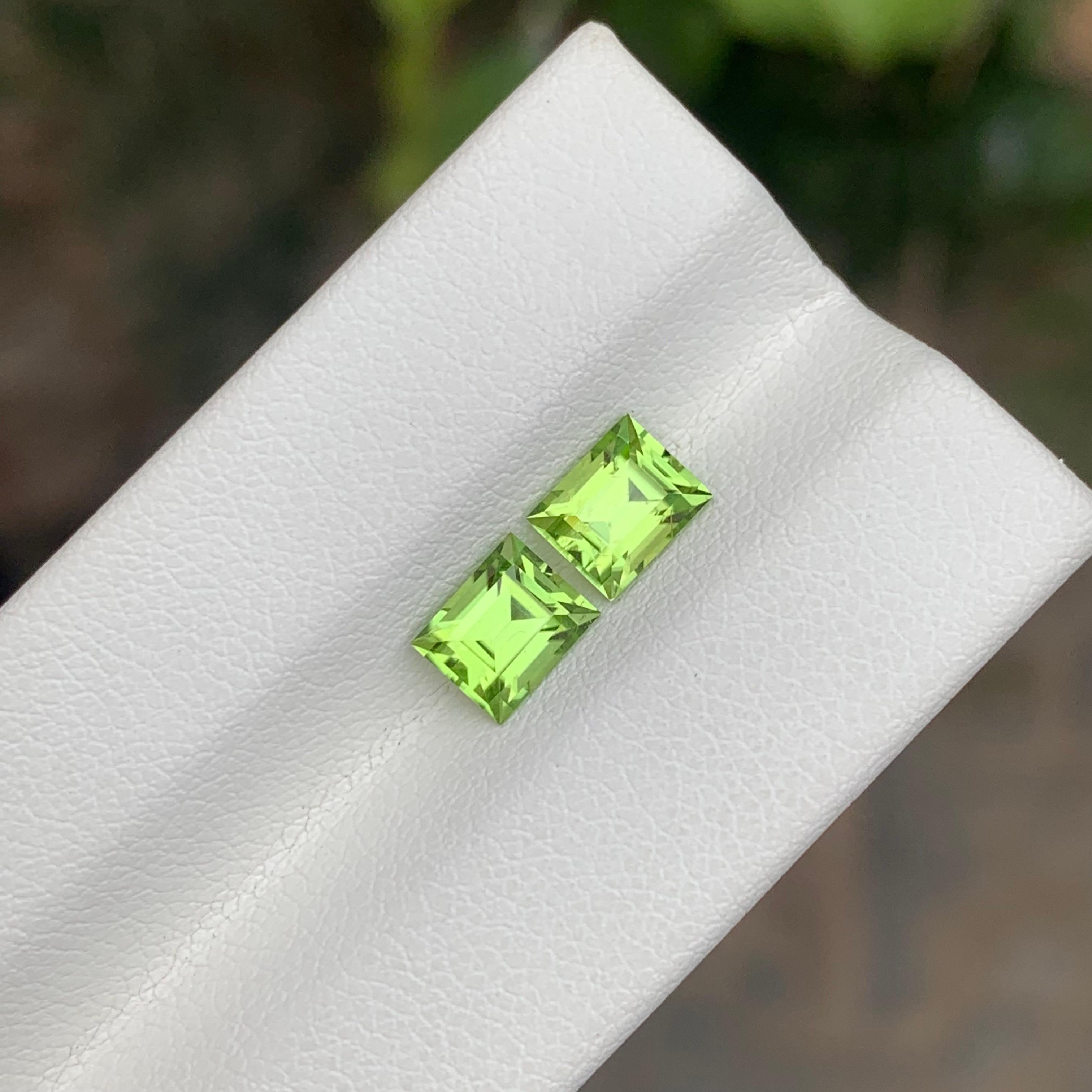 1,95 Karat natürlicher loser Peridot, Paar Baguette-Edelsteine in Baguette-Form, natürlich im Angebot 5