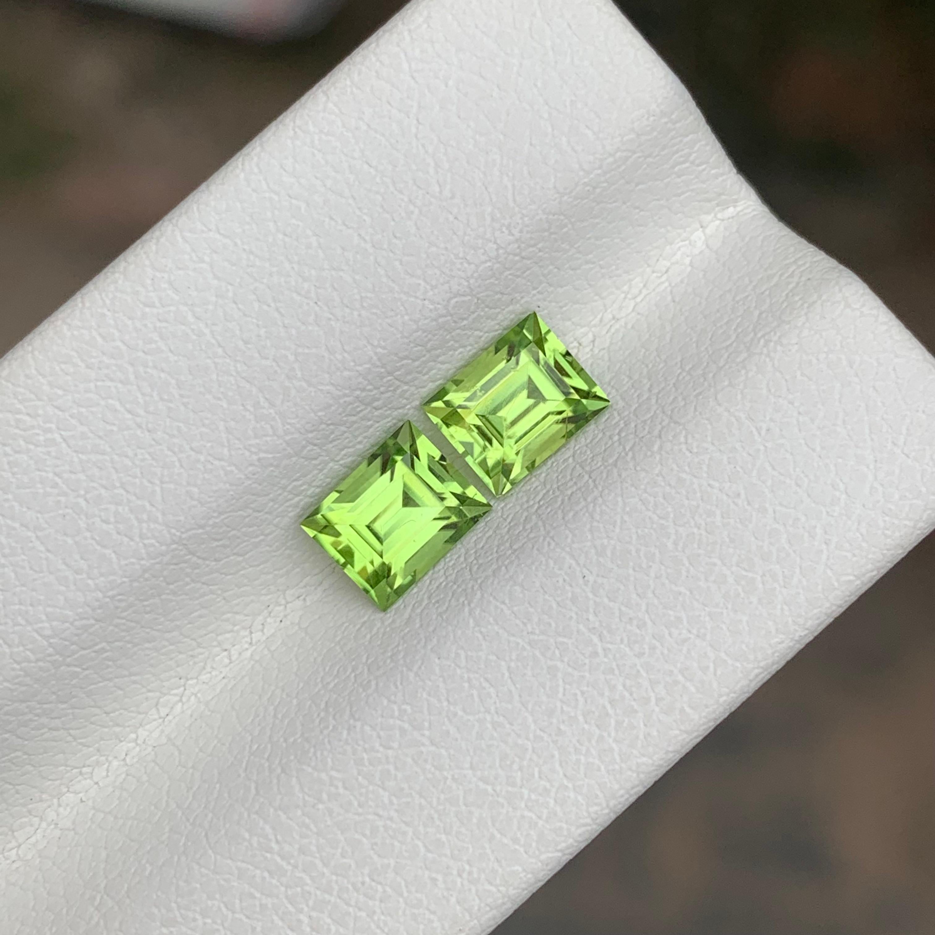 1,95 Karat natürlicher loser Peridot, Paar Baguette-Edelsteine in Baguette-Form, natürlich für Damen oder Herren im Angebot