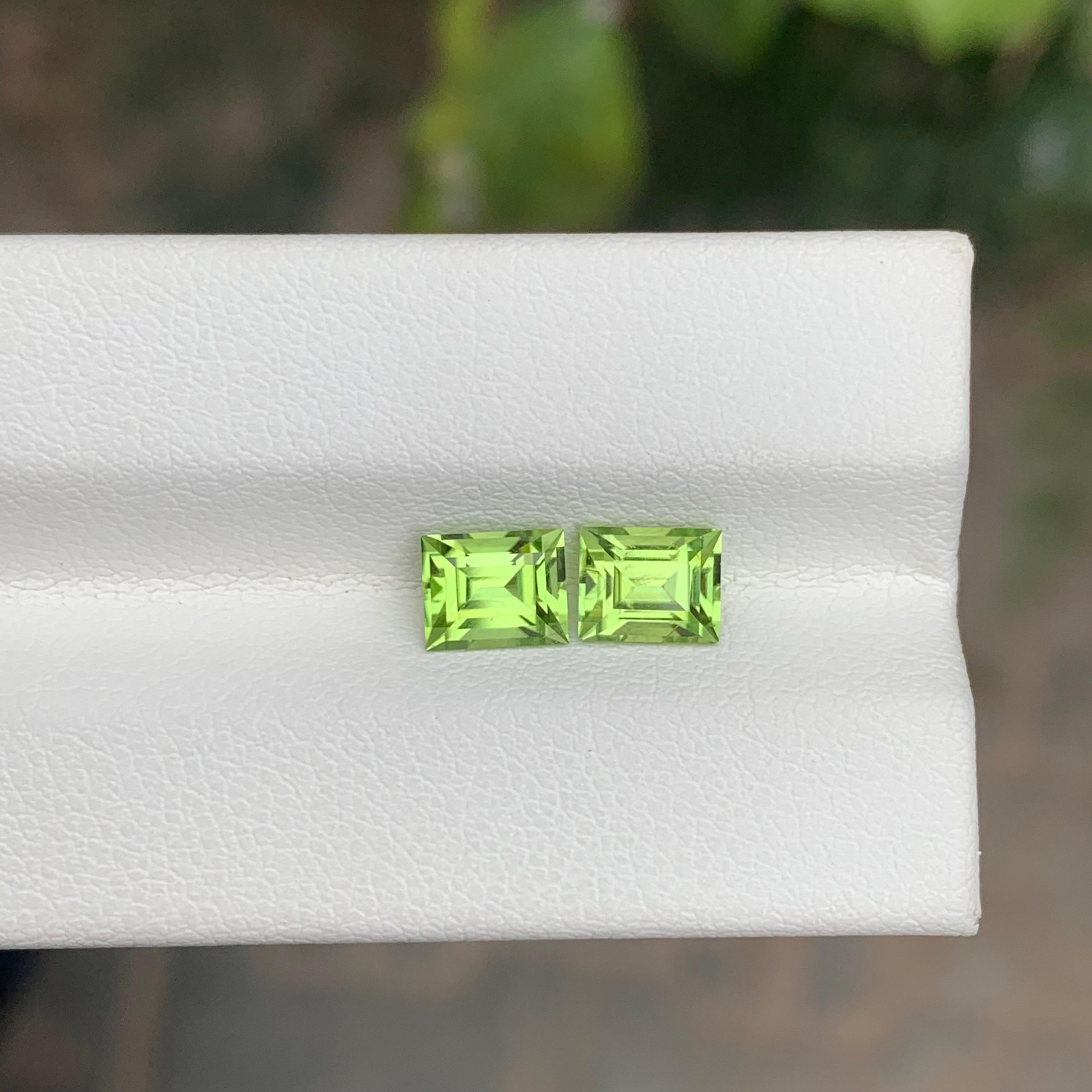 1,95 Karat natürlicher loser Peridot, Paar Baguette-Edelsteine in Baguette-Form, natürlich im Angebot 2