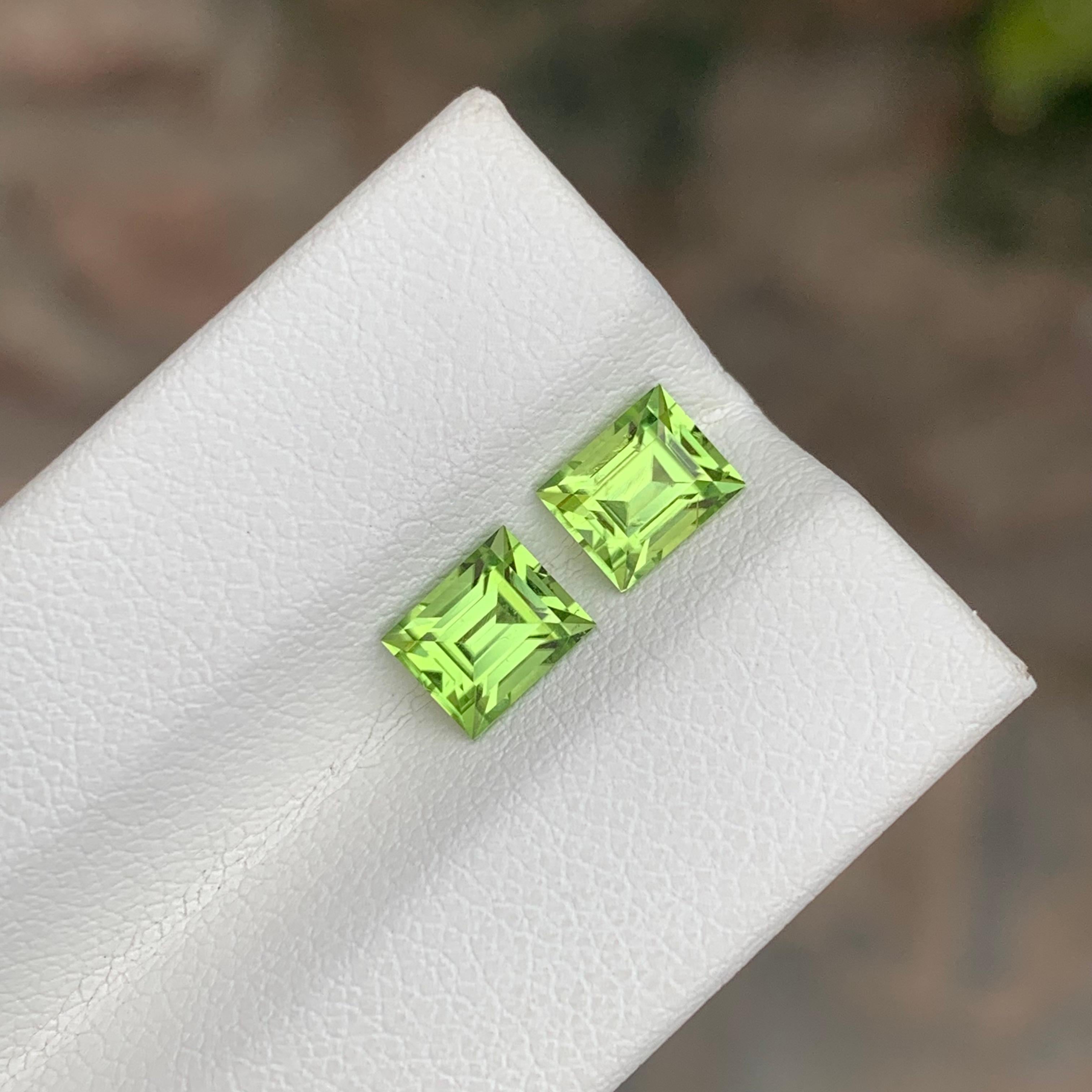 1,95 Karat natürlicher loser Peridot, Paar Baguette-Edelsteine in Baguette-Form, natürlich im Angebot 3