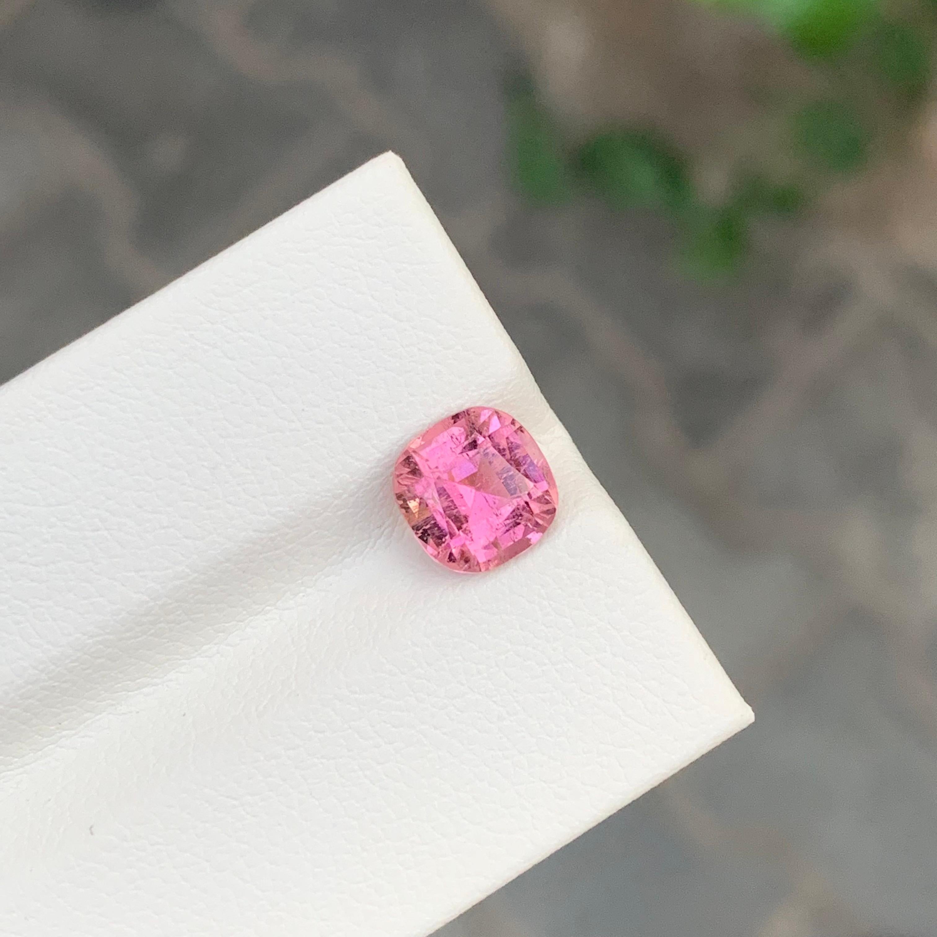 Gema natural suelta de turmalina rosa de 1.95 quilates en forma de cojín en venta 5