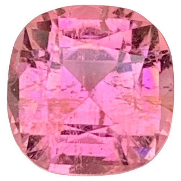 Gema natural suelta de turmalina rosa de 1.95 quilates en forma de cojín en venta