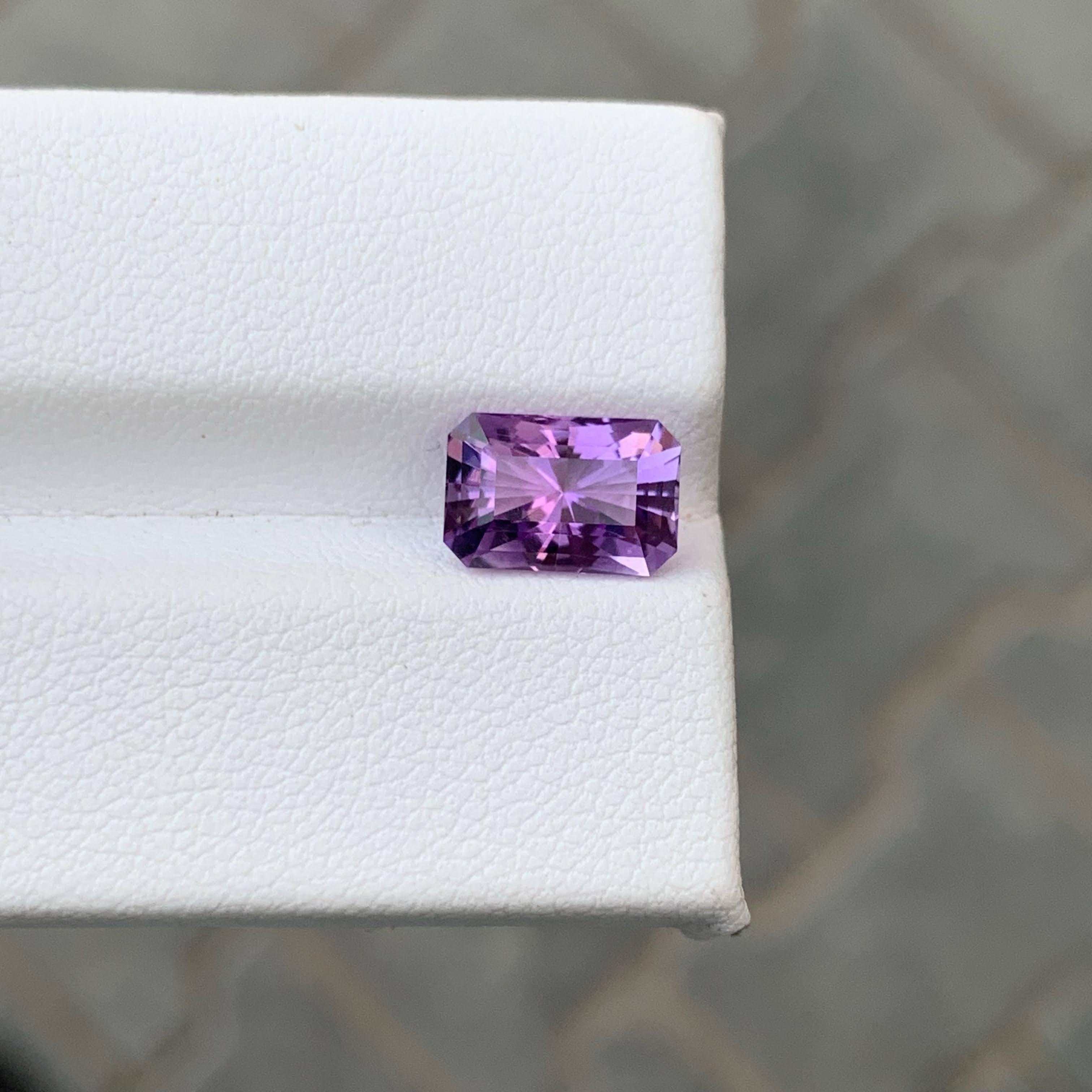 1.95 Carat Natural Loose Purple Amethyst Custom Precision Cut Brazilian Gemstone (Améthyste violette en vrac et taillée sur mesure) en vente 4