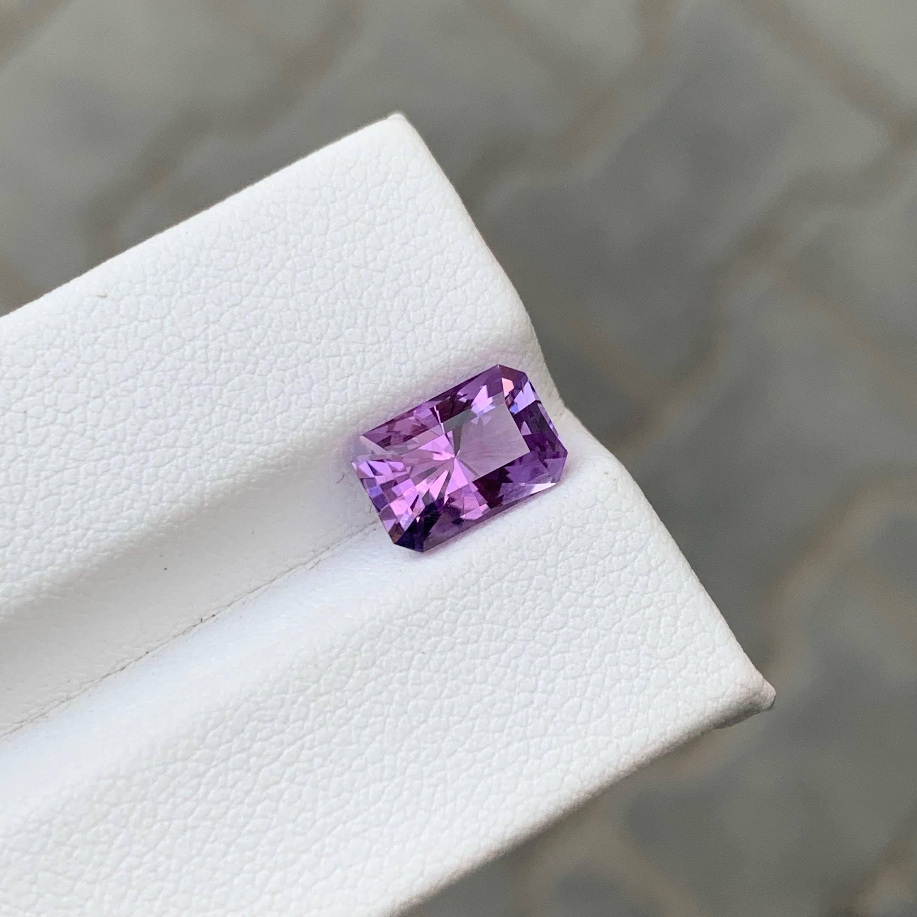 Moderne 1.95 Carat Natural Loose Purple Amethyst Custom Precision Cut Brazilian Gemstone (Améthyste violette en vrac et taillée sur mesure) en vente