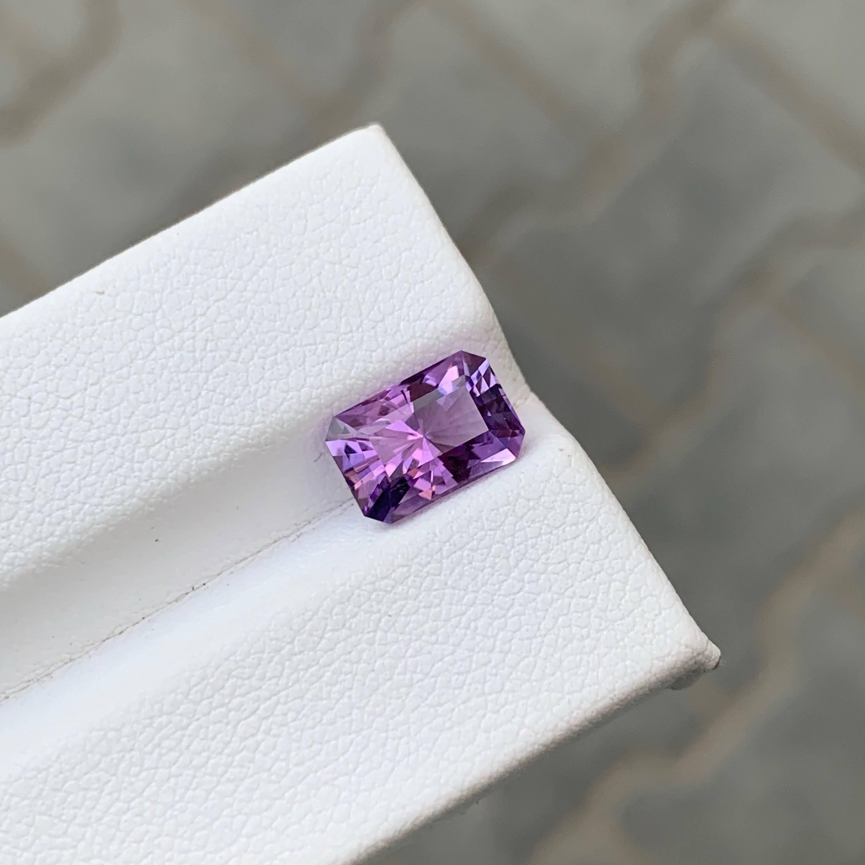 Taille mixte 1.95 Carat Natural Loose Purple Amethyst Custom Precision Cut Brazilian Gemstone (Améthyste violette en vrac et taillée sur mesure) en vente