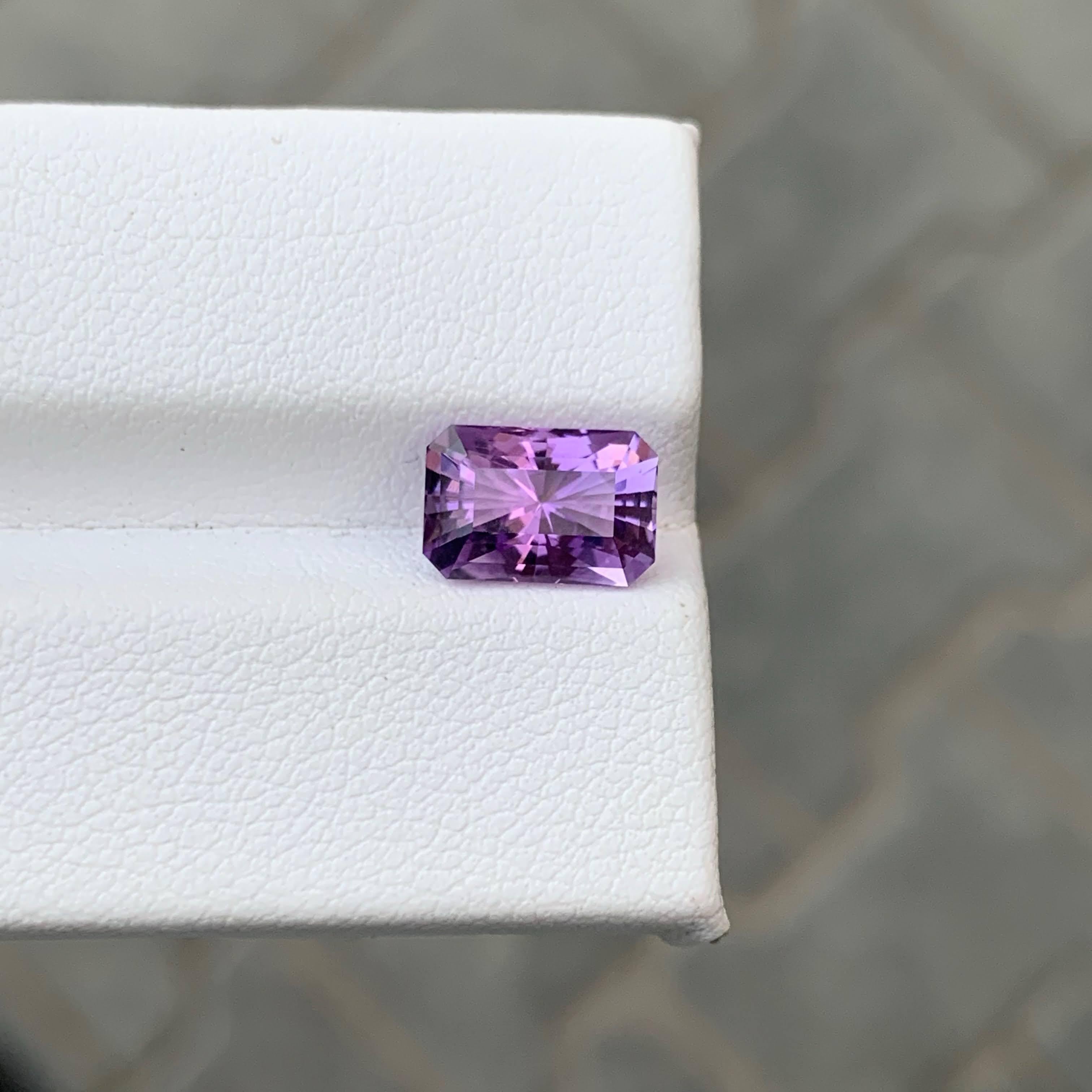 1.95 Carat Natural Loose Purple Amethyst Custom Precision Cut Brazilian Gemstone (Améthyste violette en vrac et taillée sur mesure) Unisexe en vente