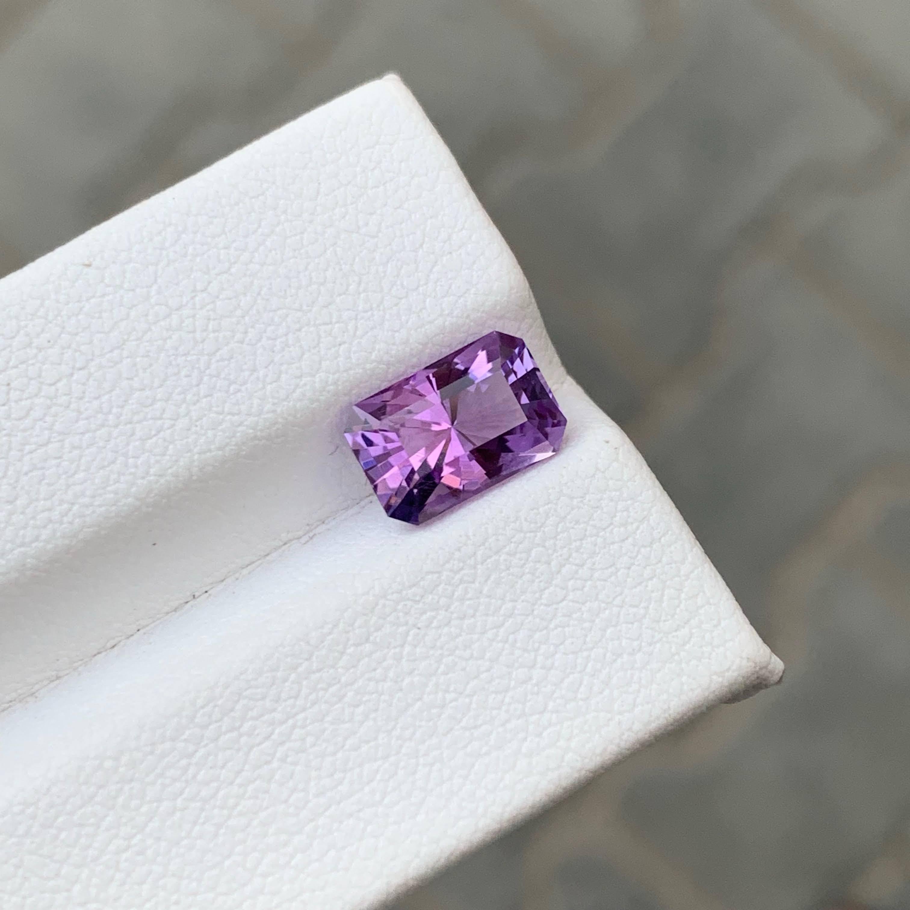 1.95 Carat Natural Loose Purple Amethyst Custom Precision Cut Brazilian Gemstone (Améthyste violette en vrac et taillée sur mesure) en vente 1