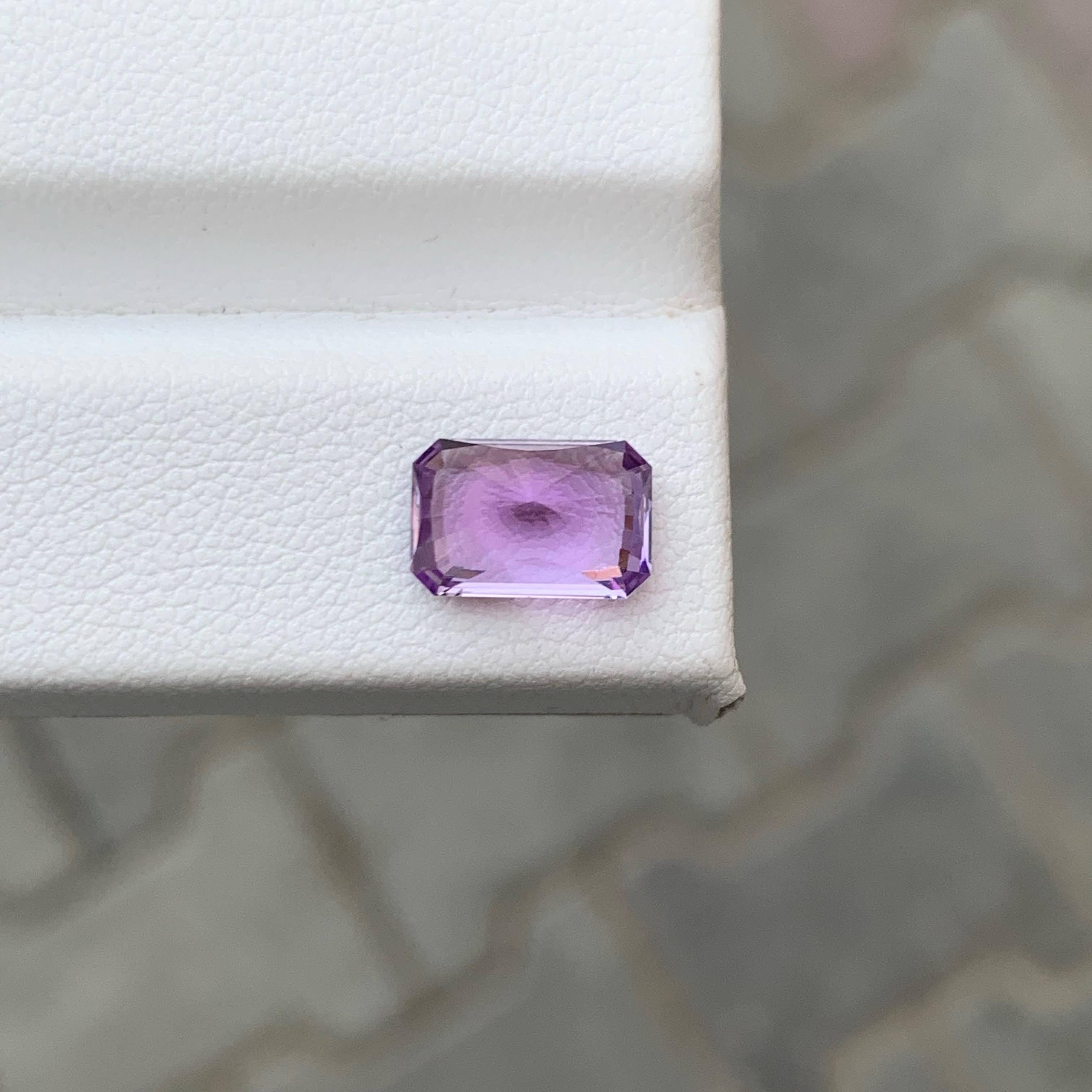 1.95 Carat Natural Loose Purple Amethyst Custom Precision Cut Brazilian Gemstone (Améthyste violette en vrac et taillée sur mesure) en vente 3
