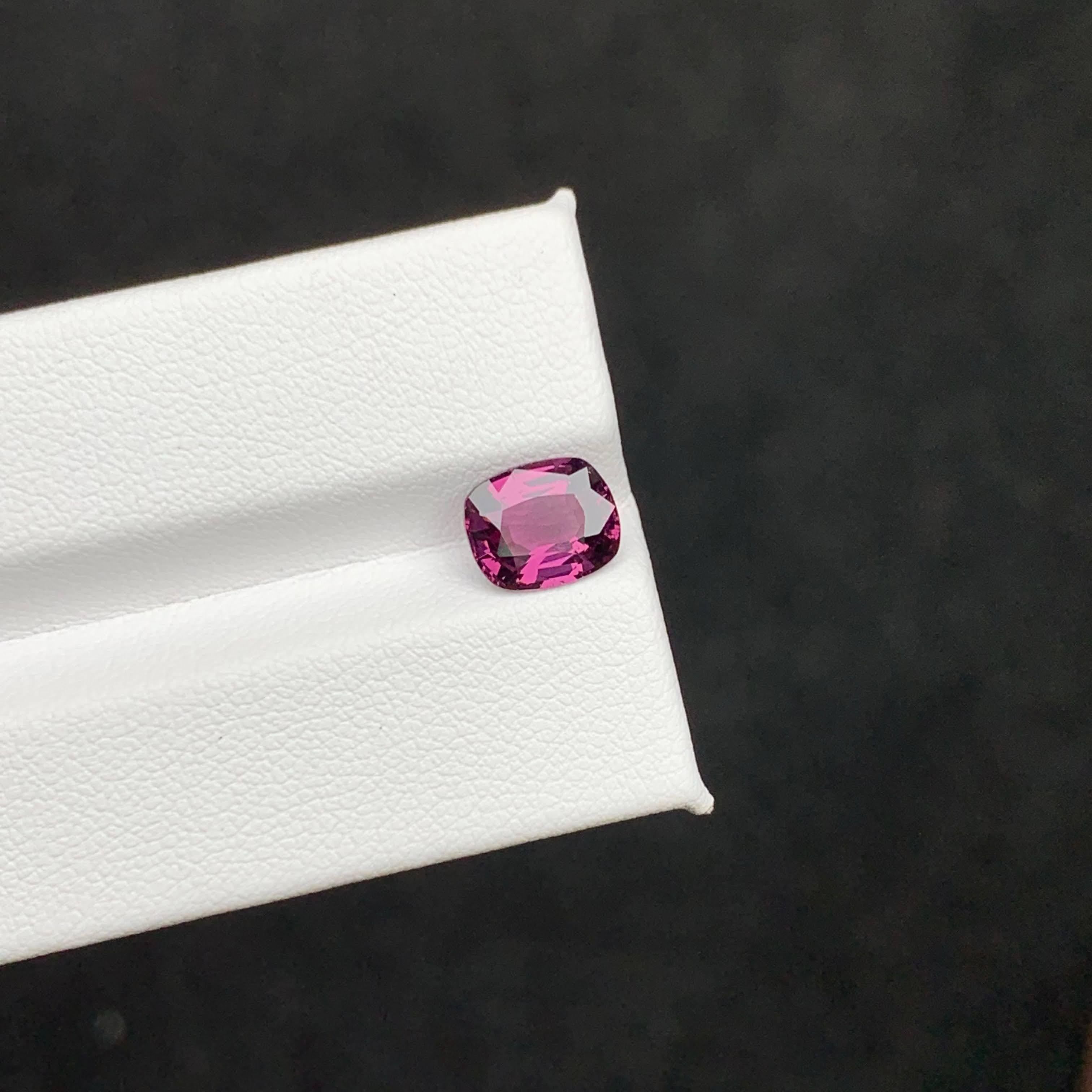 1.95 Karat natürlicher loser lila-rosa Spinell im Kissenschliff burmesischer Edelstein für Damen oder Herren im Angebot