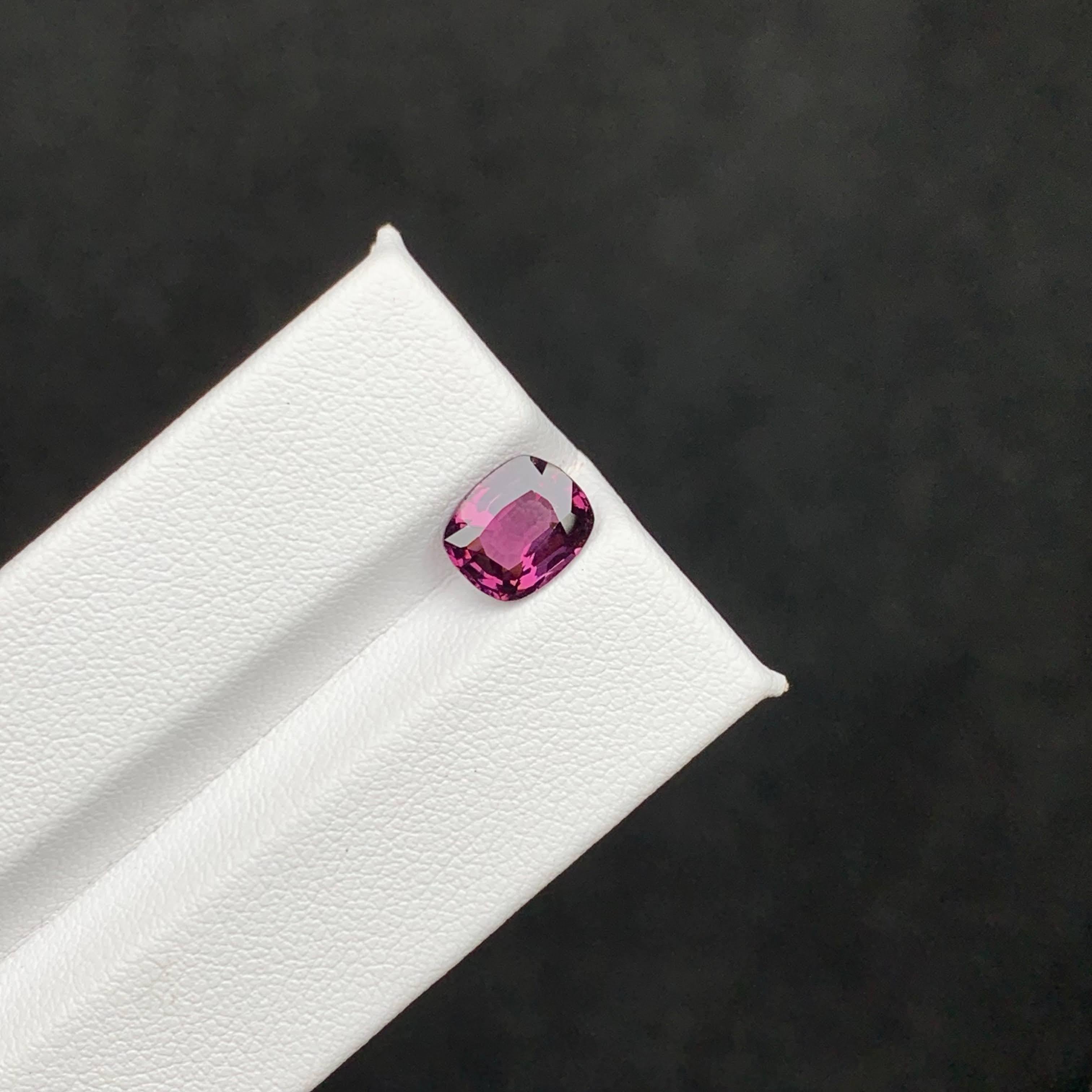 1.95 Karat natürlicher loser lila-rosa Spinell im Kissenschliff burmesischer Edelstein im Angebot 2