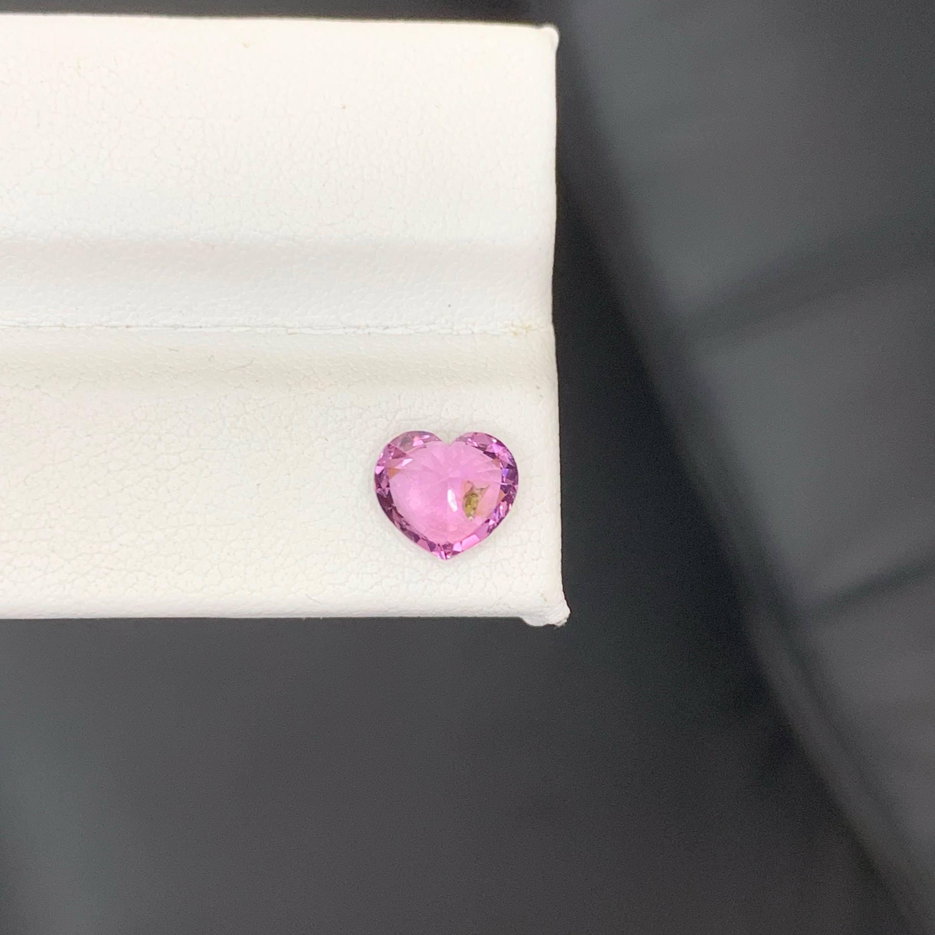 1,95 quilates de piedra natural suelta de espinela rosa violácea talla corazón de Tanzania Corte de corazón en venta