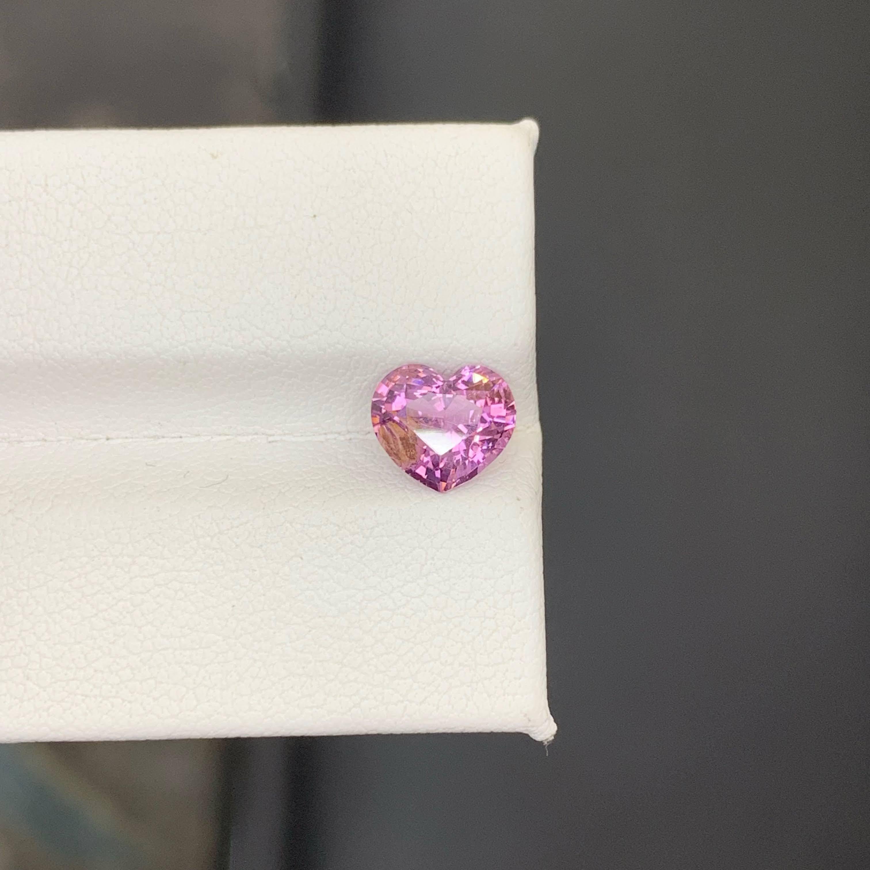 1,95 quilates de piedra natural suelta de espinela rosa violácea talla corazón de Tanzania en Nuevo estado para la venta en Bangkok, TH