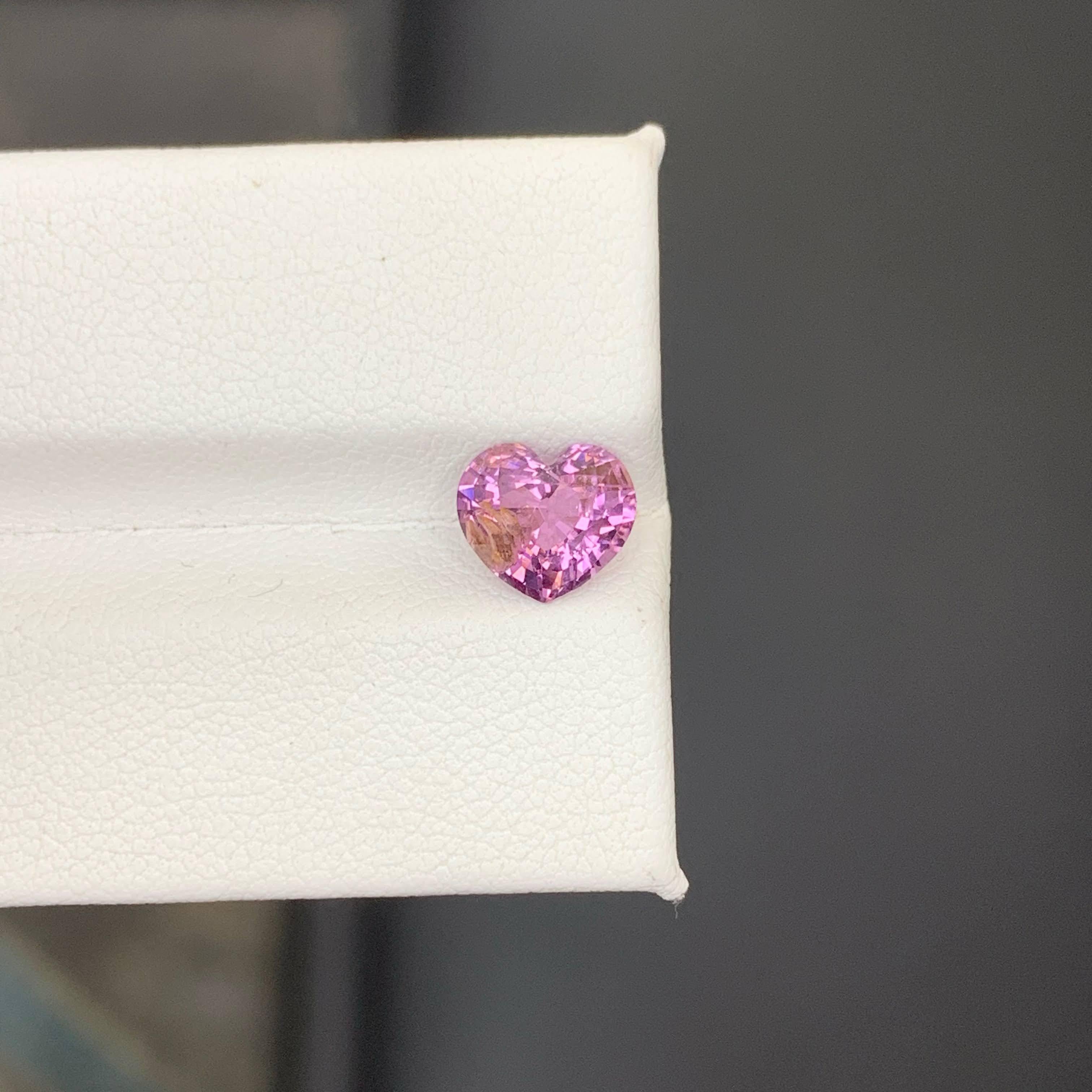 Femenino o masculino 1,95 quilates de piedra natural suelta de espinela rosa violácea talla corazón de Tanzania en venta