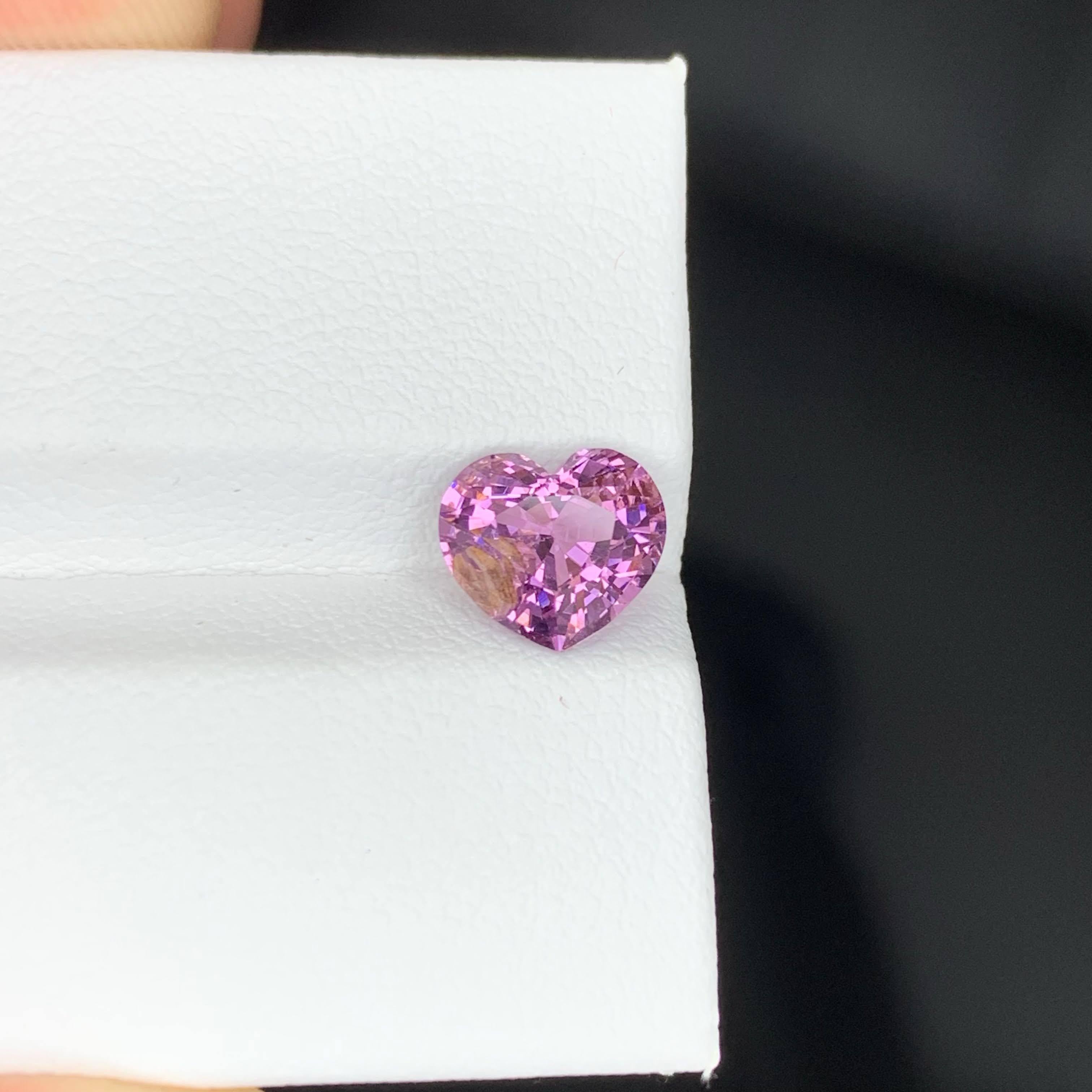 1,95 quilates de piedra natural suelta de espinela rosa violácea talla corazón de Tanzania en venta 1