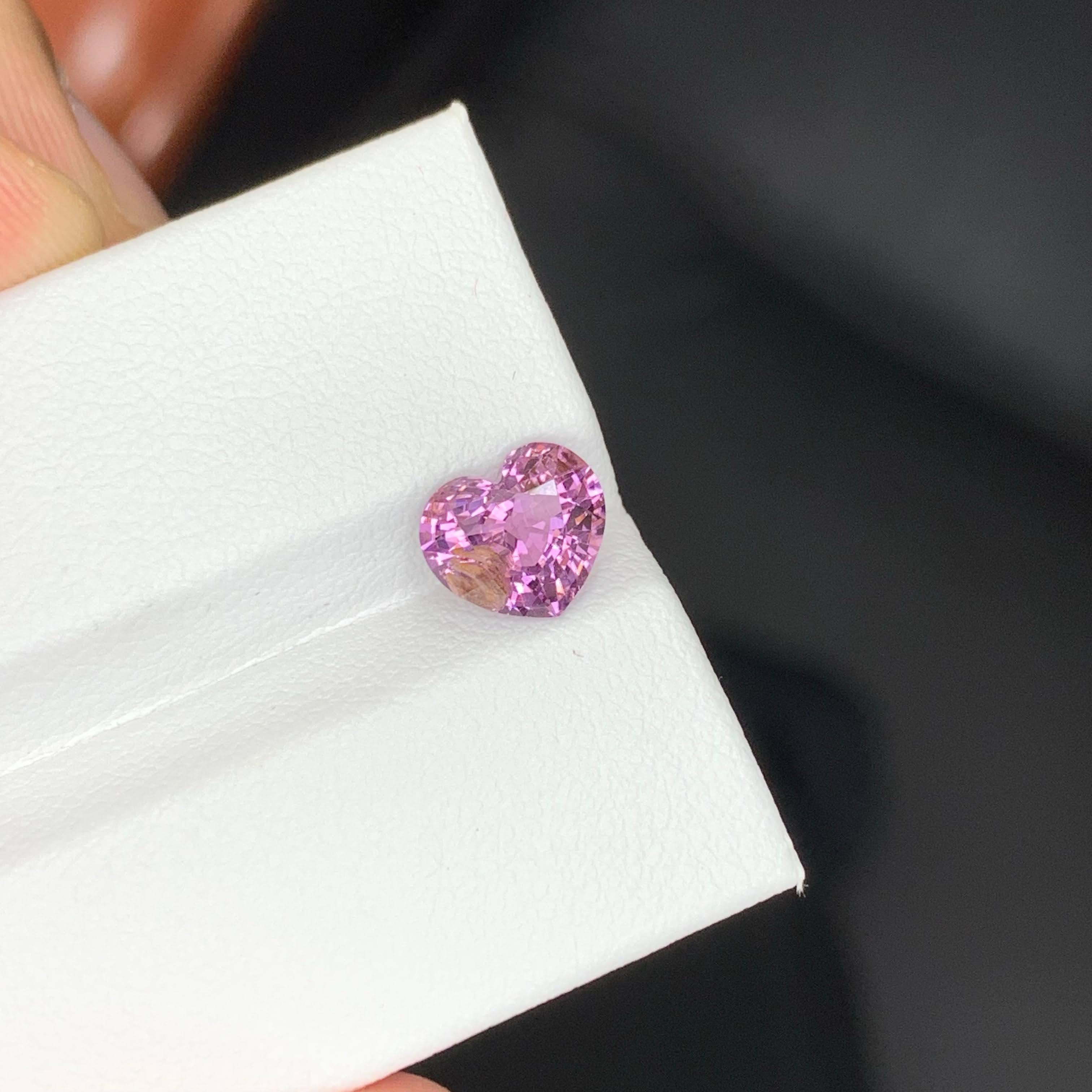 1,95 quilates de piedra natural suelta de espinela rosa violácea talla corazón de Tanzania en venta 2