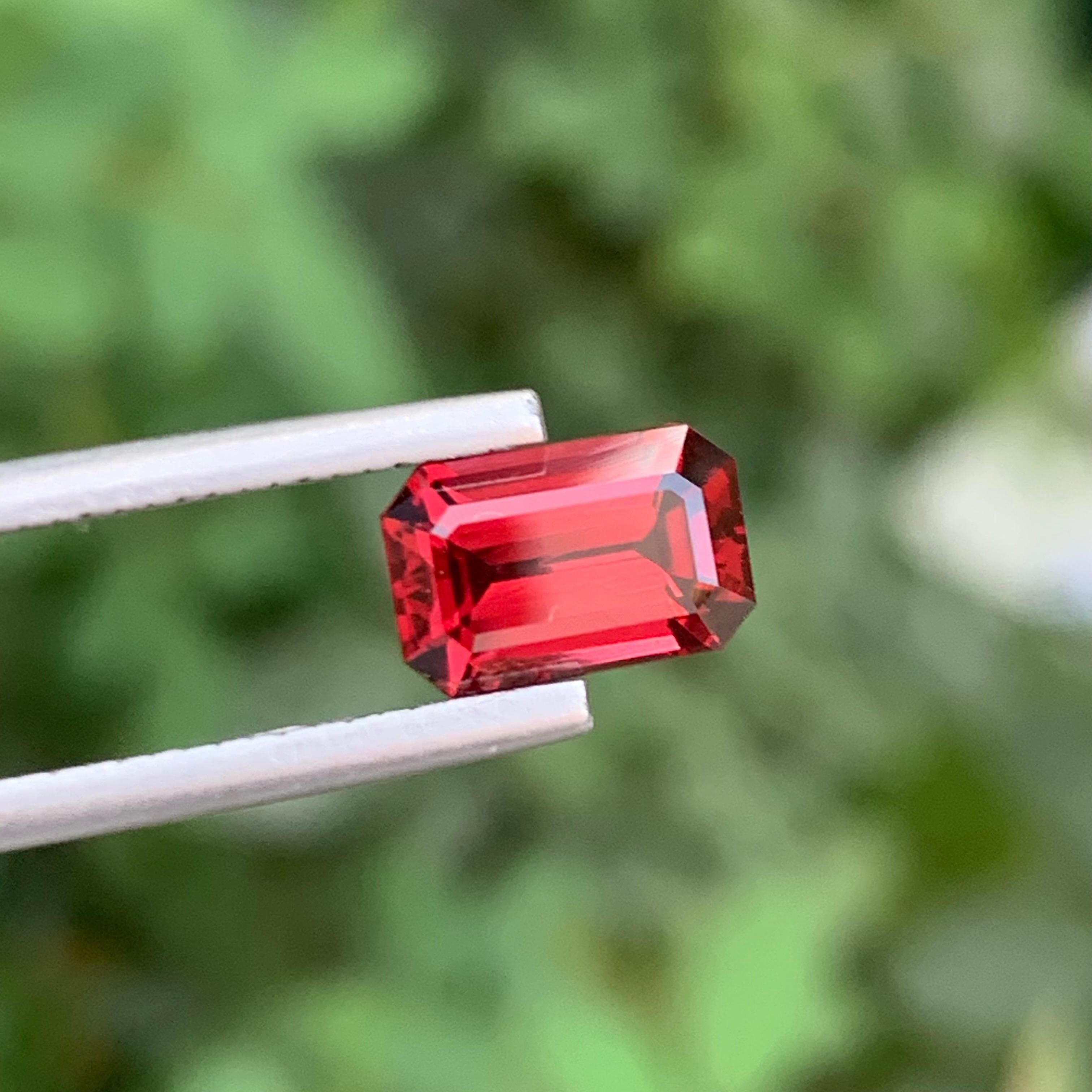 1,95 Karat natürlicher loser Rhodolith Granat Smaragd Form Edelstein aus afrikanischer Mine im Angebot 1