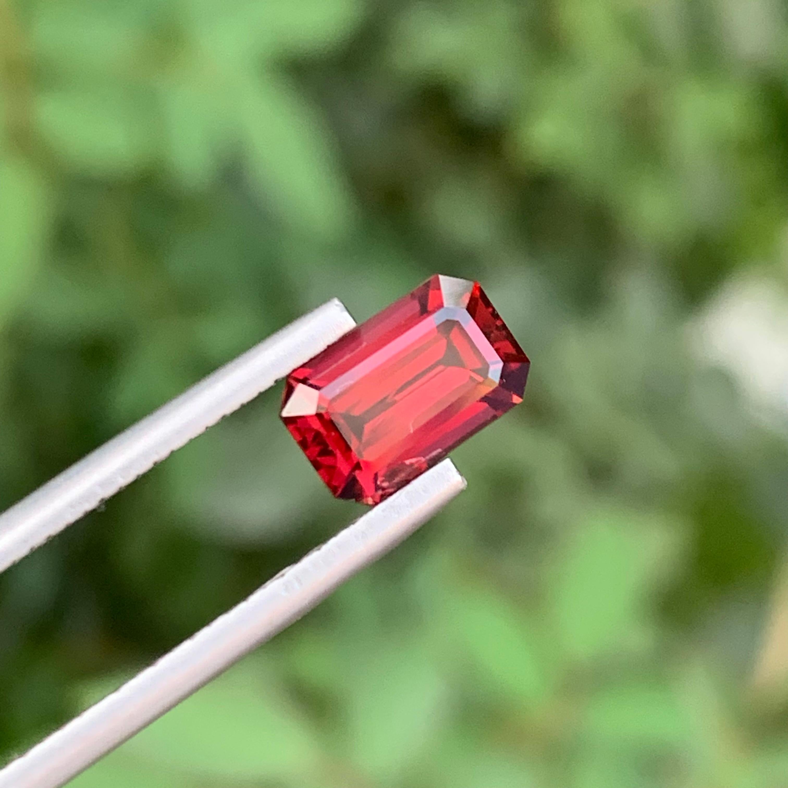 1,95 Karat natürlicher loser Rhodolith Granat Smaragd Form Edelstein aus afrikanischer Mine im Angebot 3