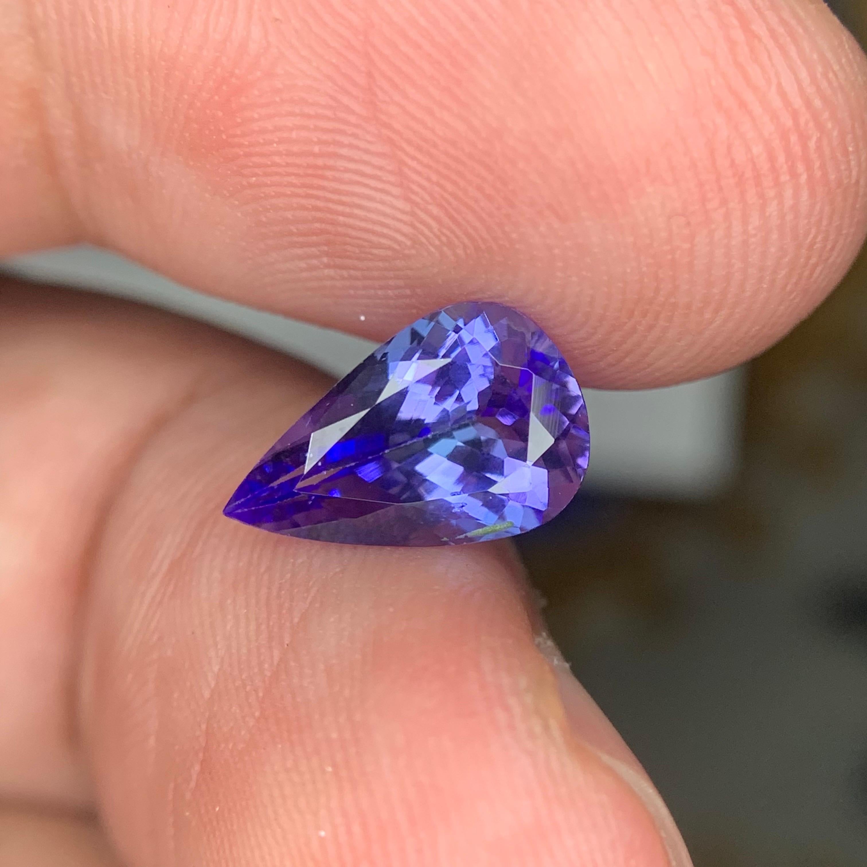 1.95 Carat Natural Loose Tanzanite Pear Shape Gemstone From Tanzania In New Condition For Sale In Peshawar, PK