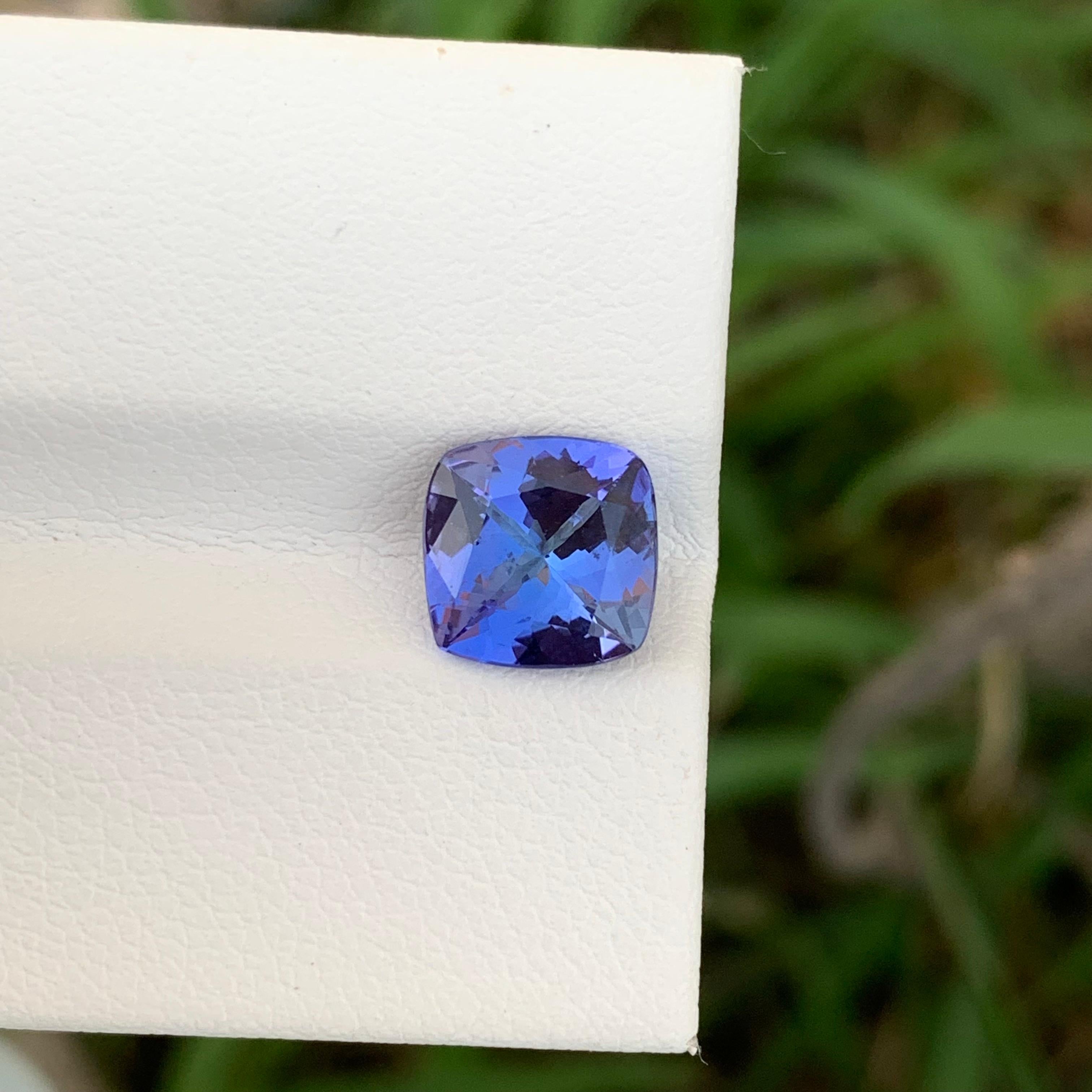 Tanzanite naturelle non sertie de 1,95 carat de forme carrée pour la fabrication de bijoux en vente 5