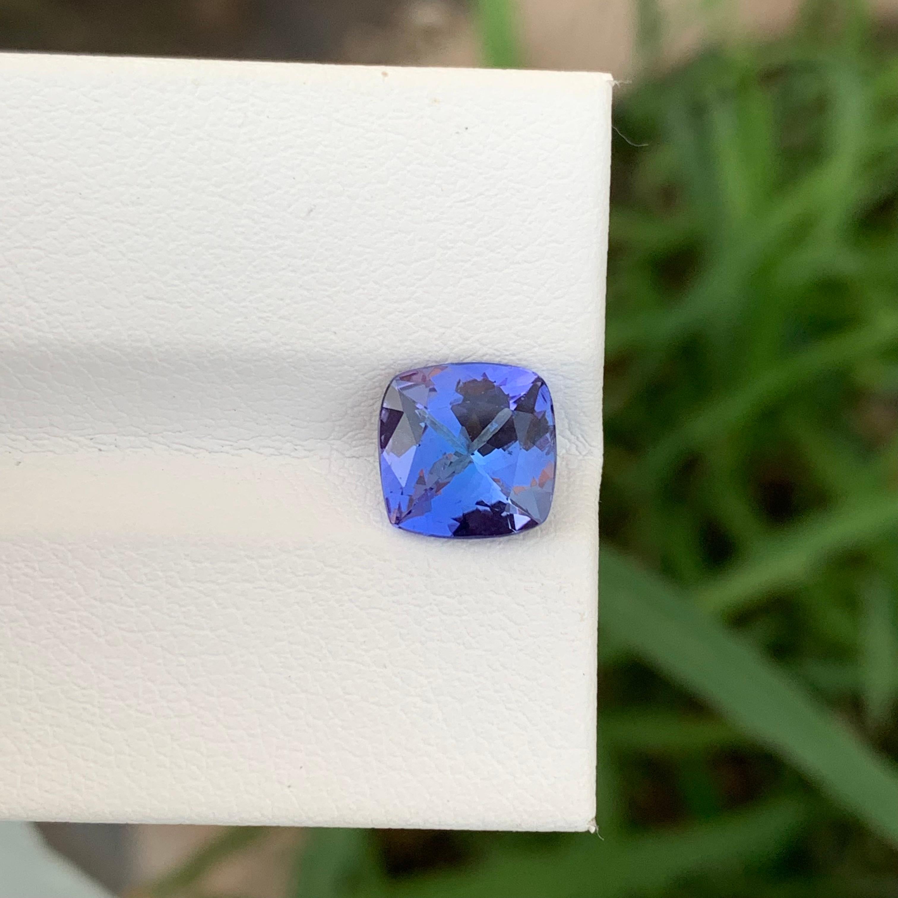 Tanzanite naturelle non sertie de 1,95 carat de forme carrée pour la fabrication de bijoux en vente 6