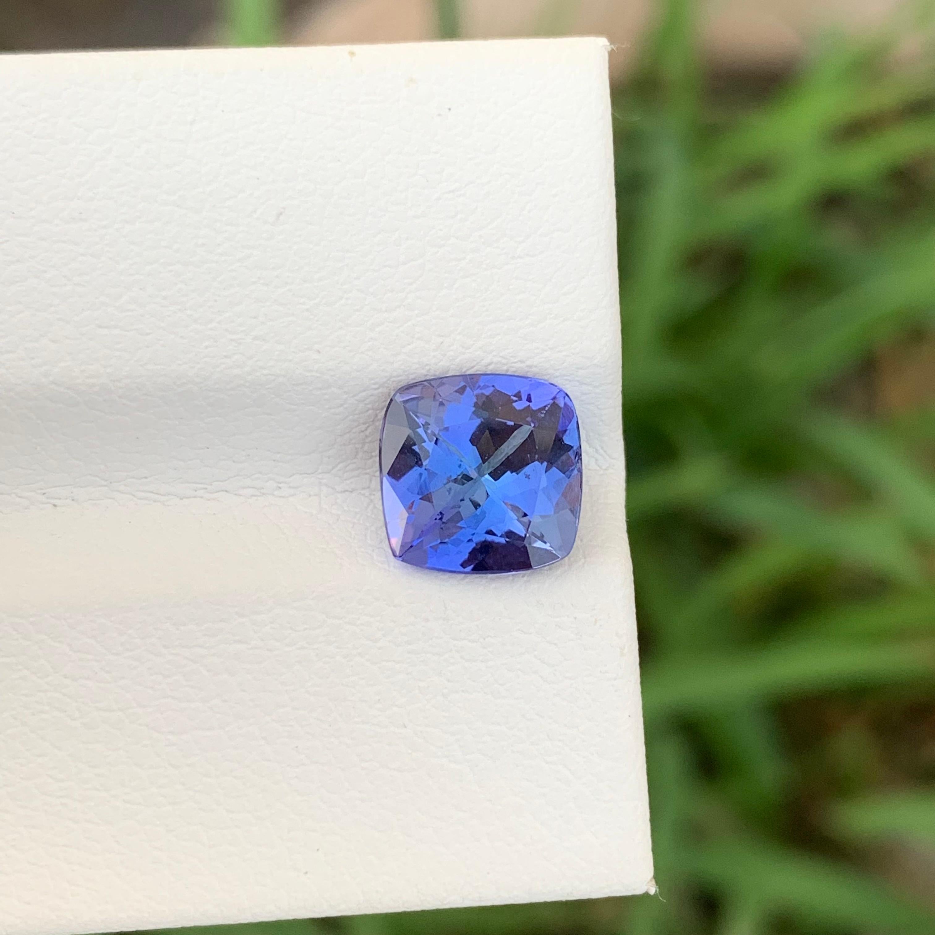 Taille carrée Tanzanite naturelle non sertie de 1,95 carat de forme carrée pour la fabrication de bijoux en vente