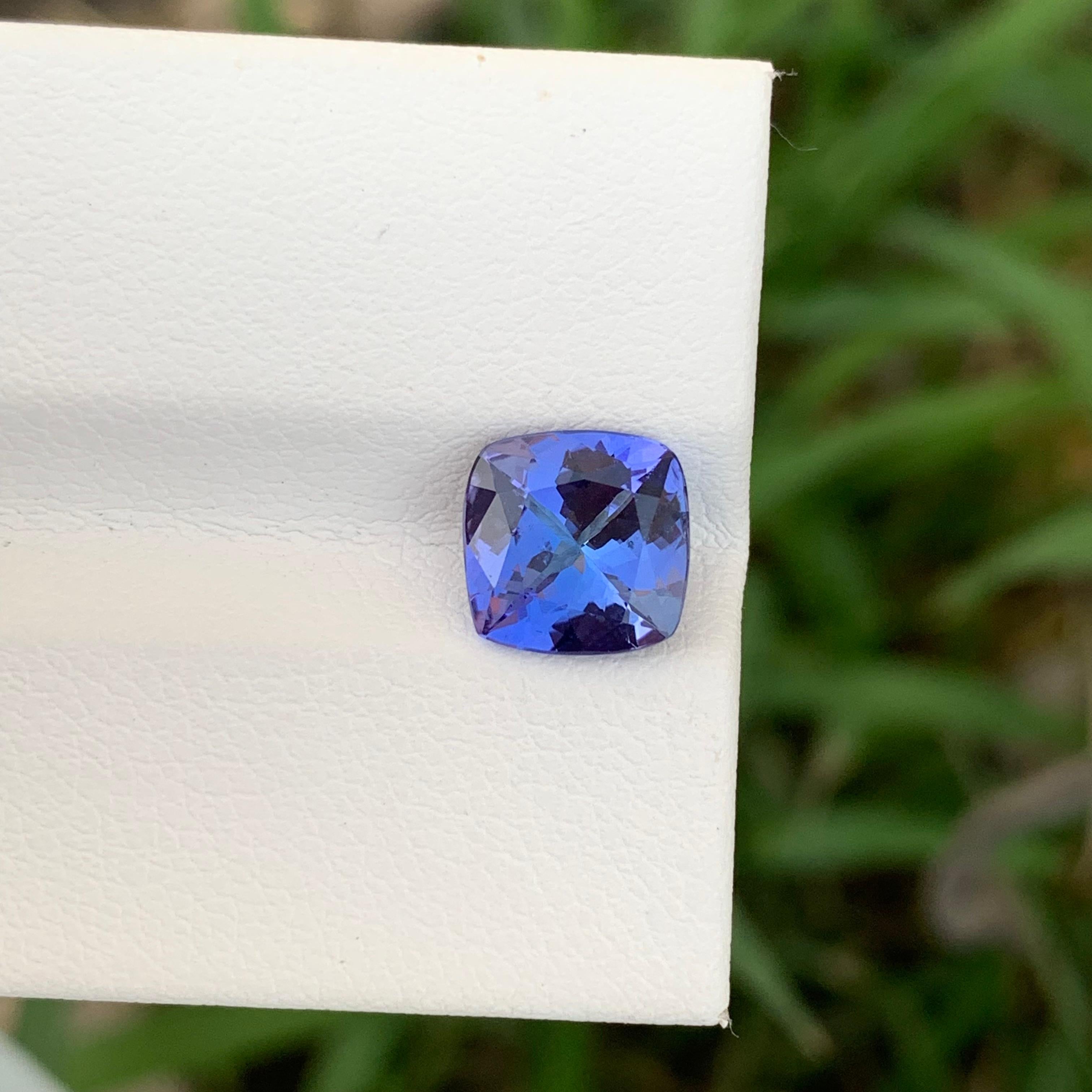 Tanzanite naturelle non sertie de 1,95 carat de forme carrée pour la fabrication de bijoux Unisexe en vente