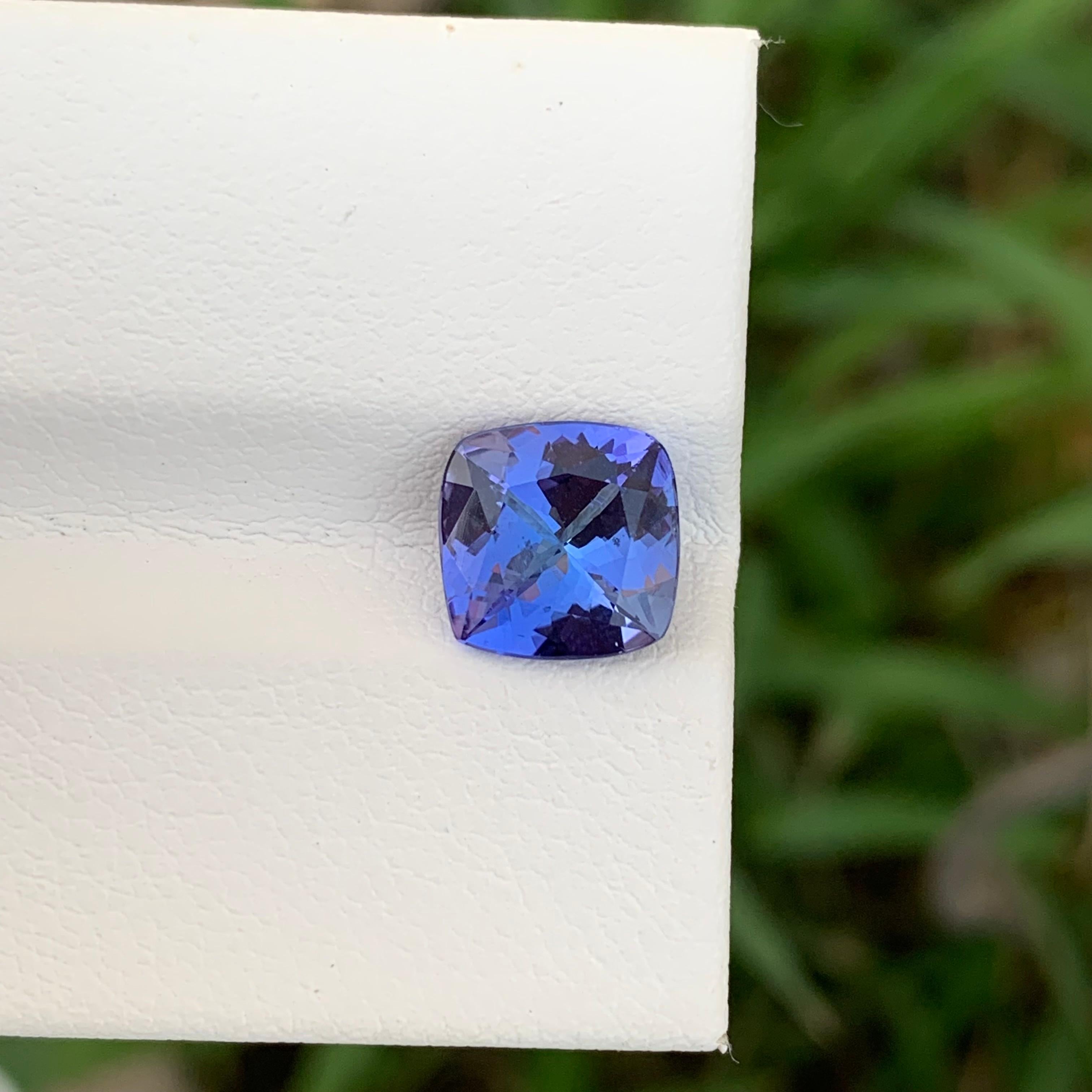 Tanzanite naturelle non sertie de 1,95 carat de forme carrée pour la fabrication de bijoux en vente 1