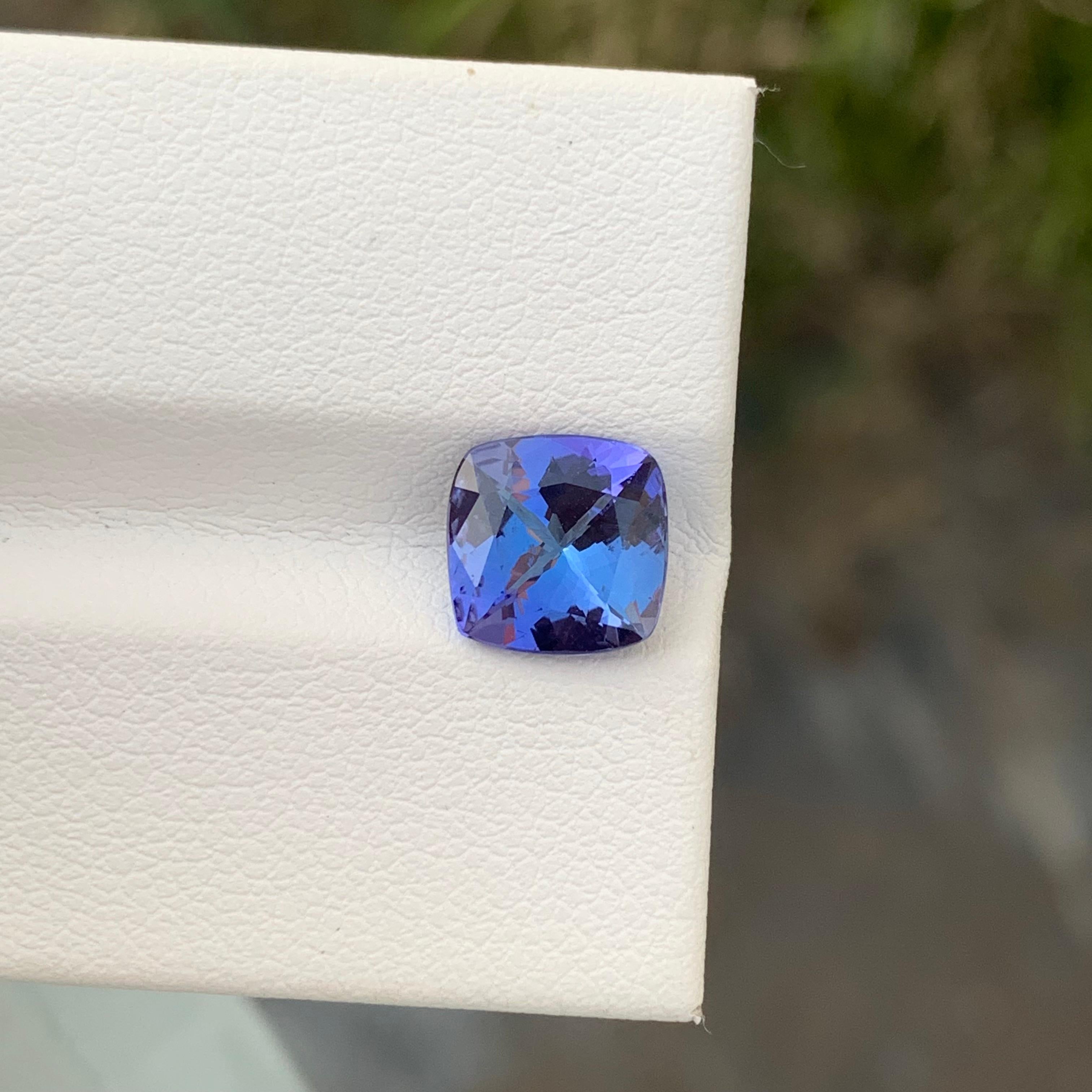 Tanzanite naturelle non sertie de 1,95 carat de forme carrée pour la fabrication de bijoux en vente 2
