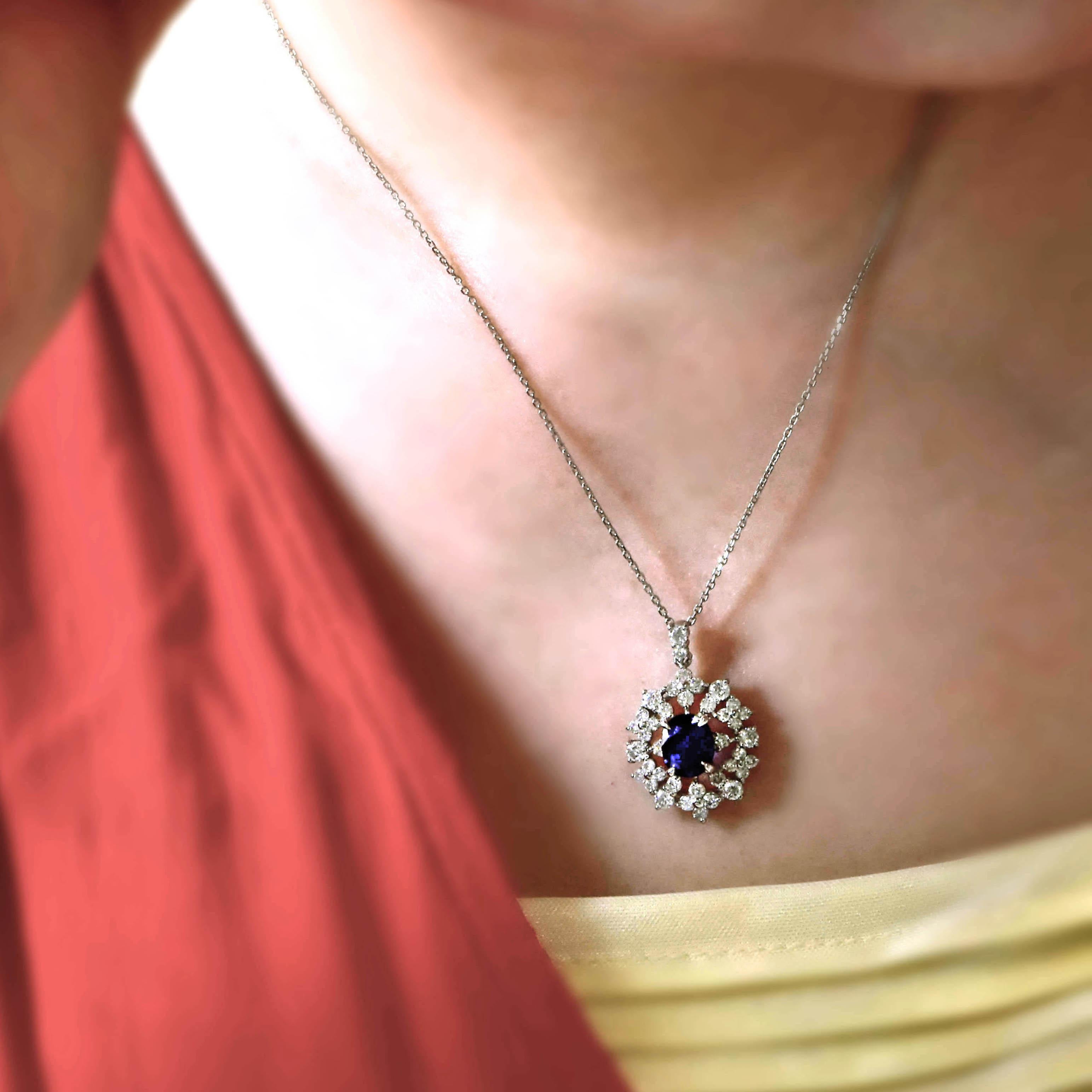 1.95 Carat Natural Royal Blue Sapphire and Diamond Pendant Made in Platinum In New Condition For Sale In Tokyo, JP