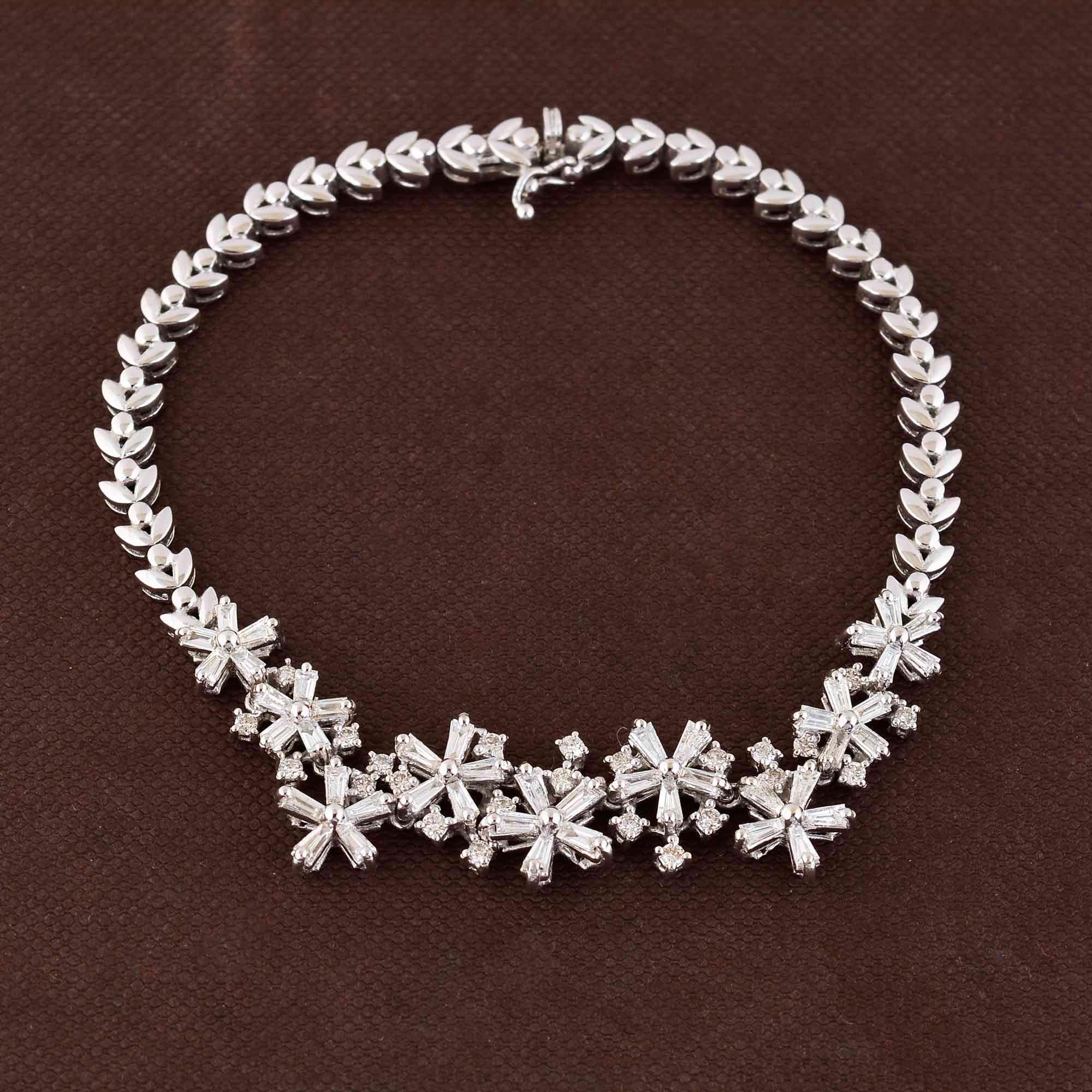 Taille baguette Bracelet en or blanc 14 carats avec diamants baguettes de 1,95 carat de pureté SI en vente