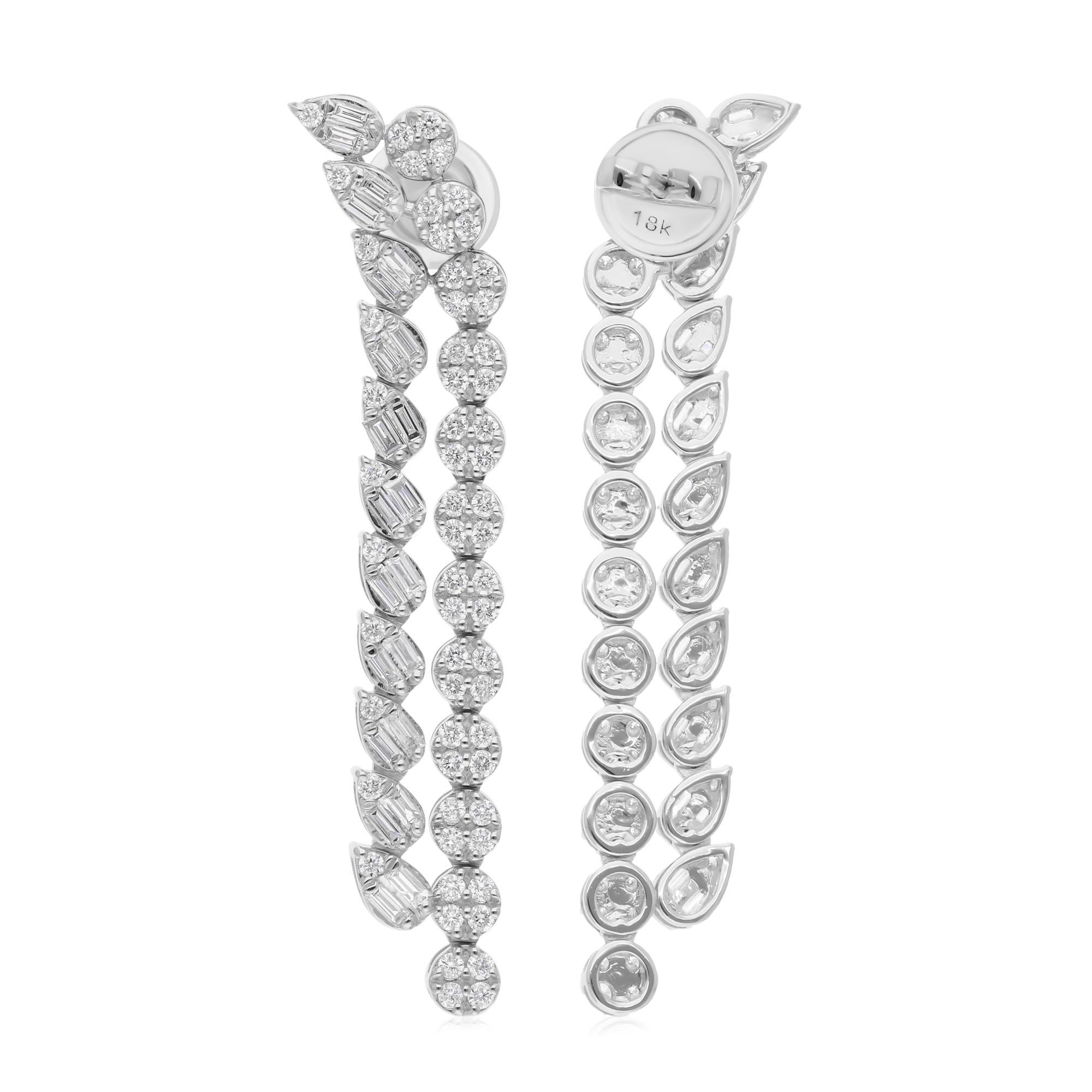 Coulées dans de l'or 18 carats, ces boucles d'oreilles exquises sont serties de 1,95 carats de diamants étincelants.

Suivez la vitrine de Spectrum Jewels pour découvrir la dernière collection et les pièces exclusives. Spectrum Jewels est fièrement