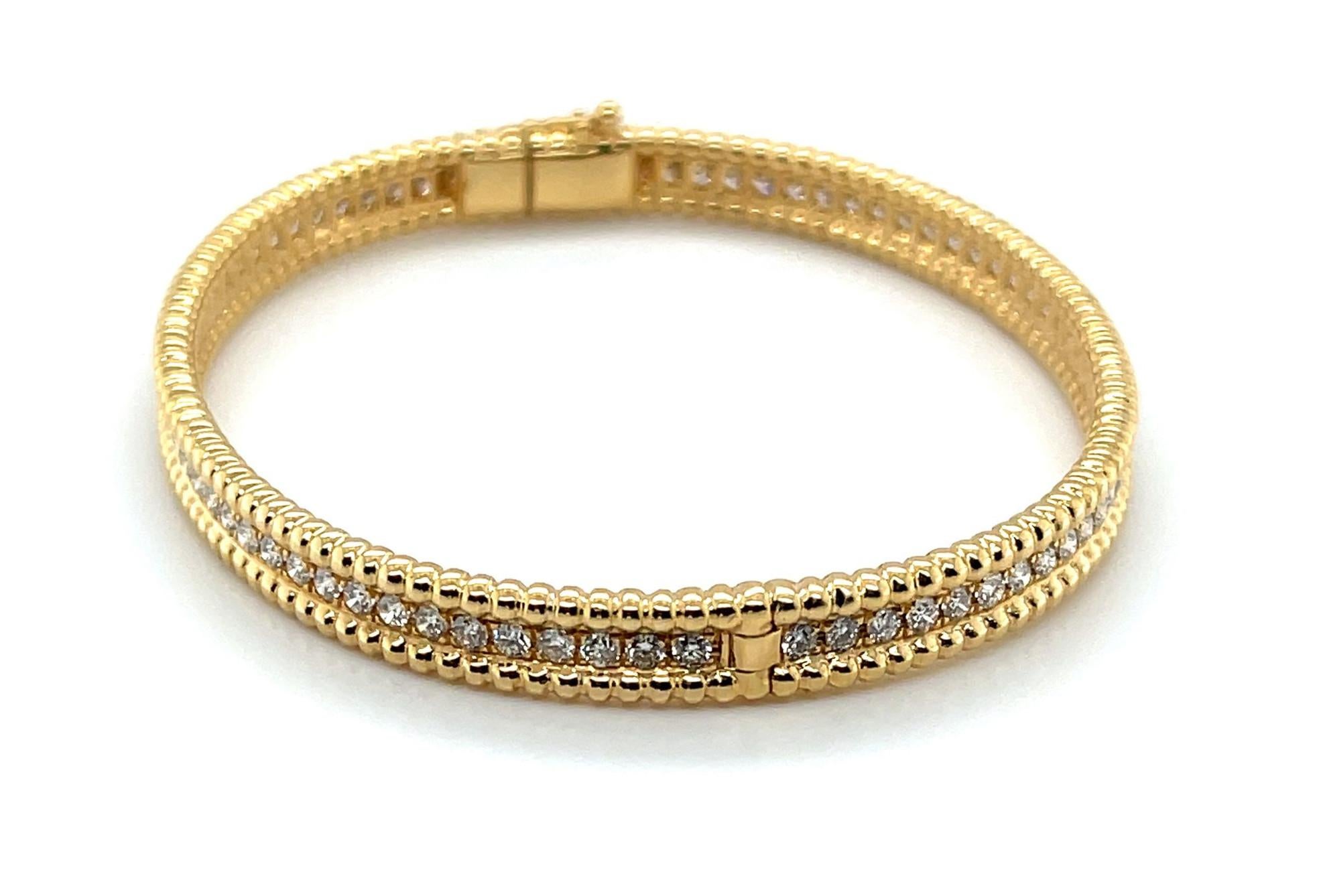 Round Cut Diamond and 18k Yellow Gold Hinged Bangle Bracelet, 1.95 Carats Total For Sale