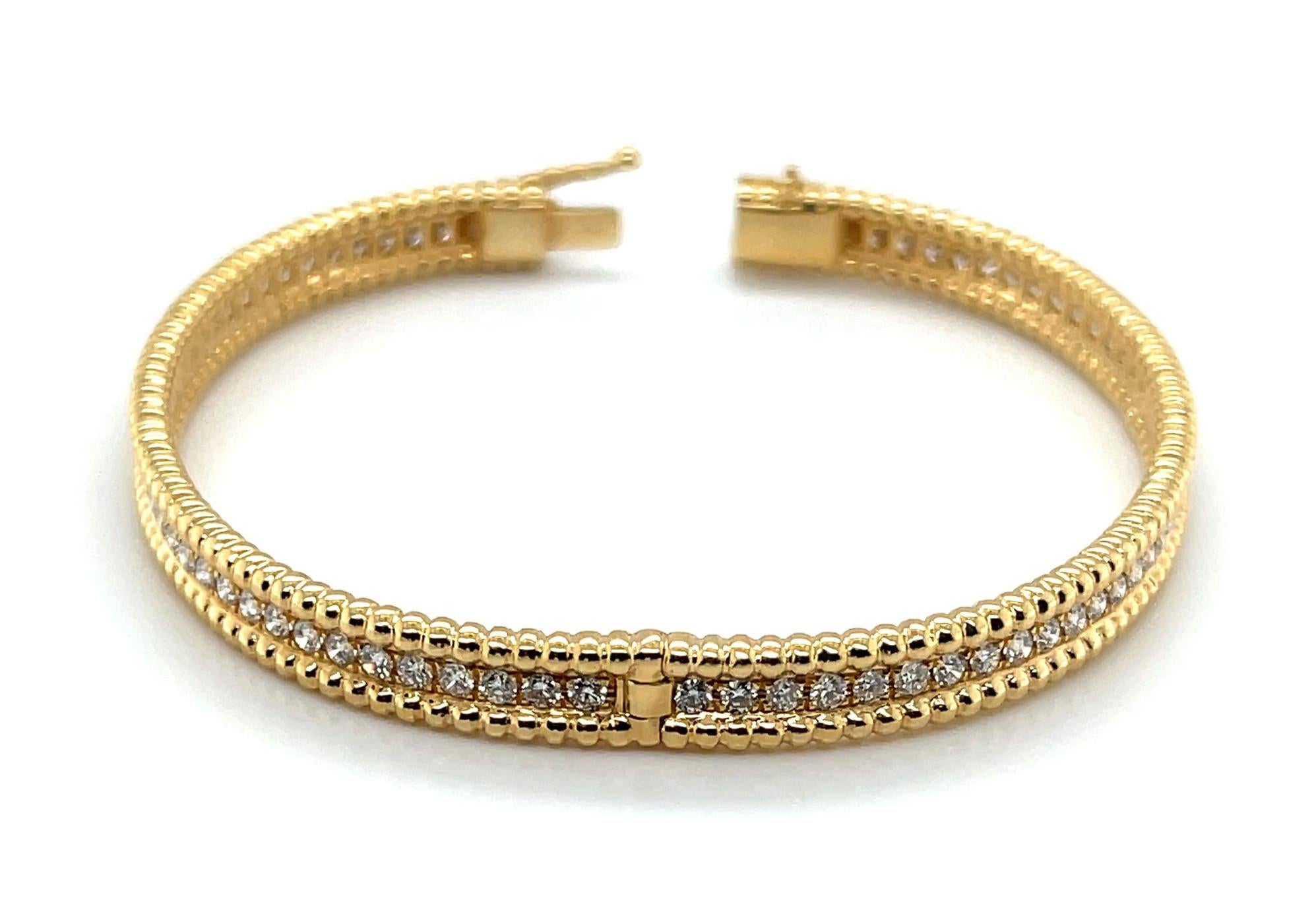 Diamond and 18k Yellow Gold Hinged Bangle Bracelet, 1.95 Carats Total In New Condition For Sale In Los Angeles, CA