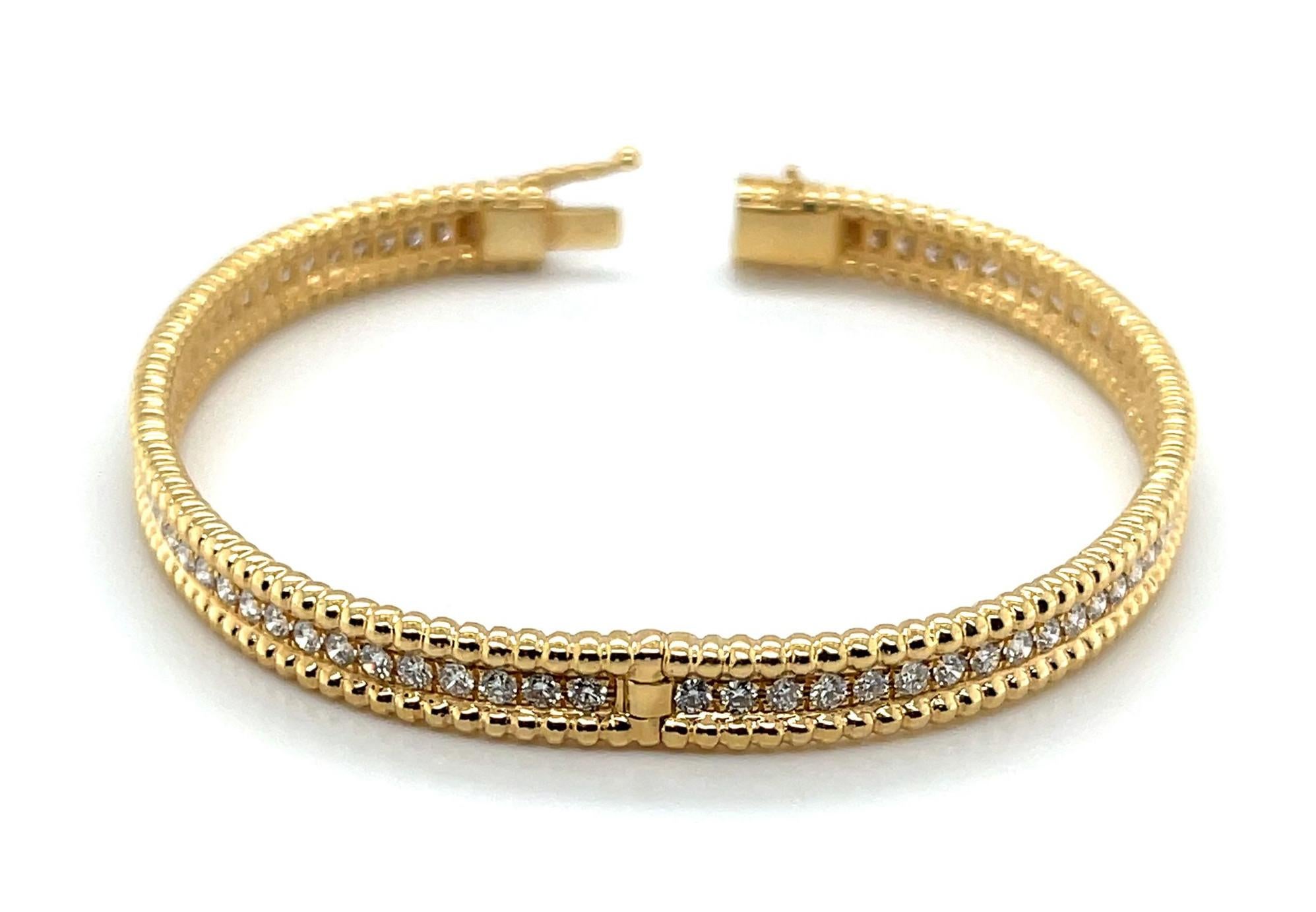 Armreif mit Scharnier aus Diamanten und 18 Karat Gelbgold, insgesamt 1,95 Karat Diamanten im Angebot 2