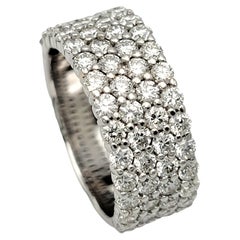 Bague à anneau semi-éternité en or blanc avec quatre rangées de diamants pavés de 1,95 carat au total